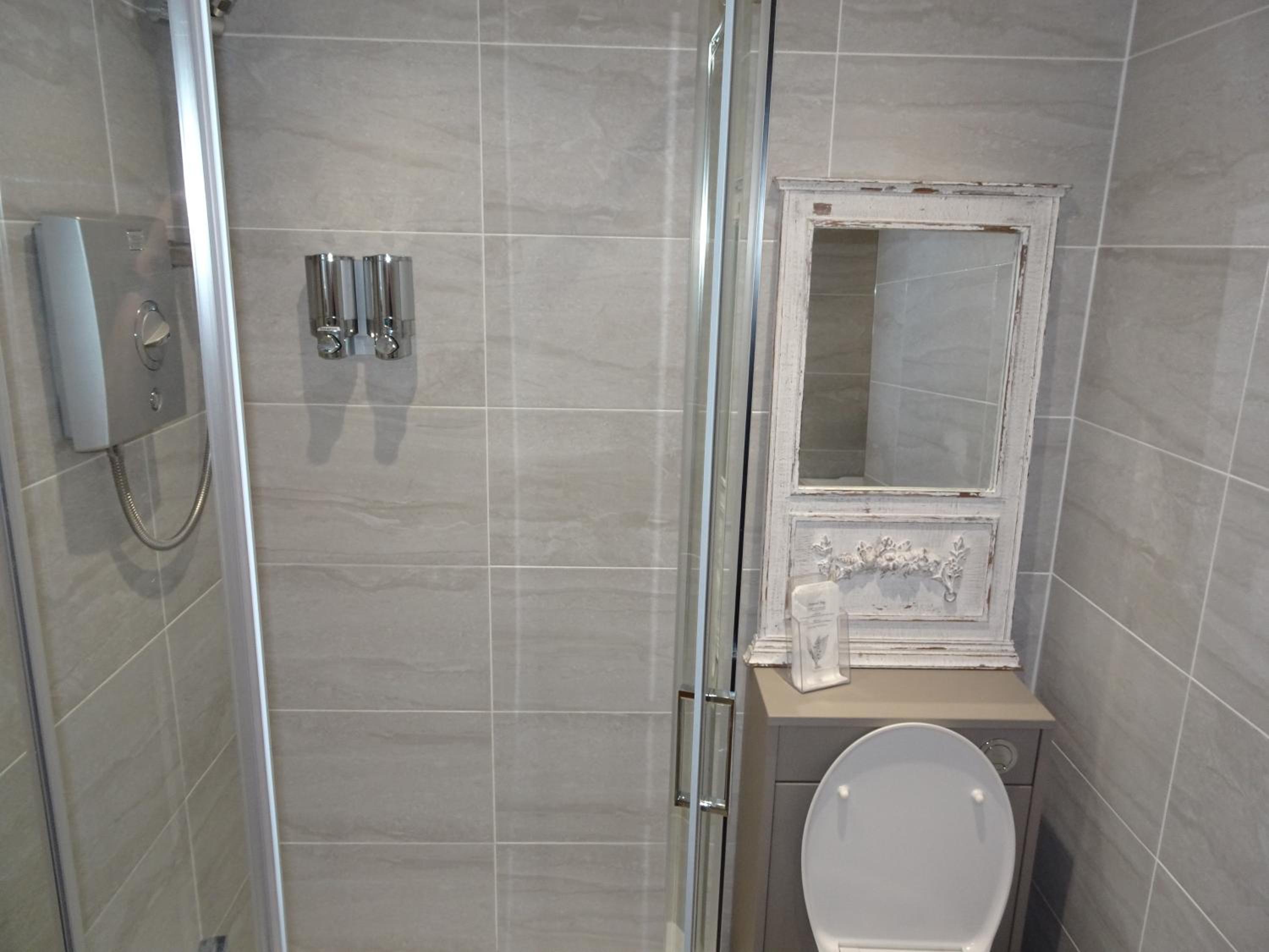 Twin Room with Private External Bathroom photo 2