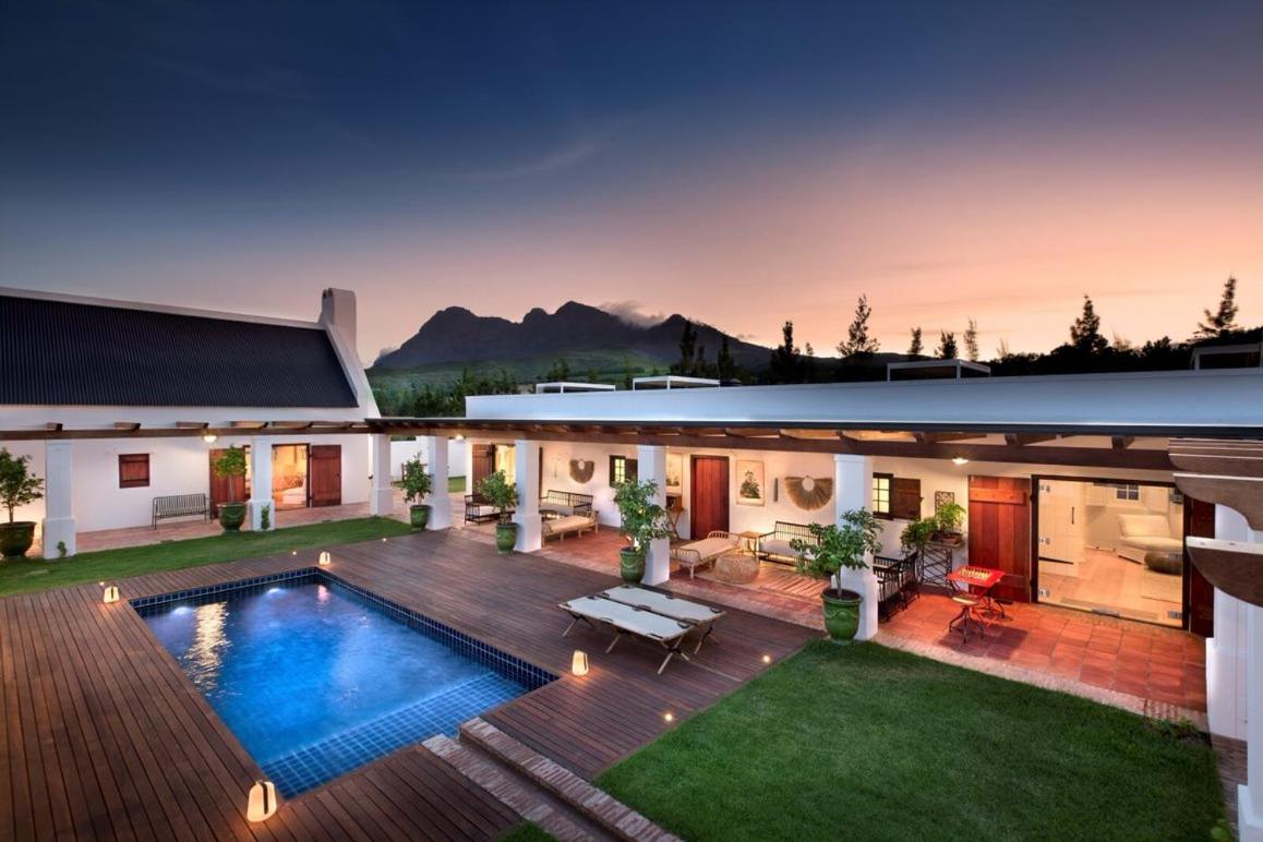 Villa with Private Pool - Photo 2