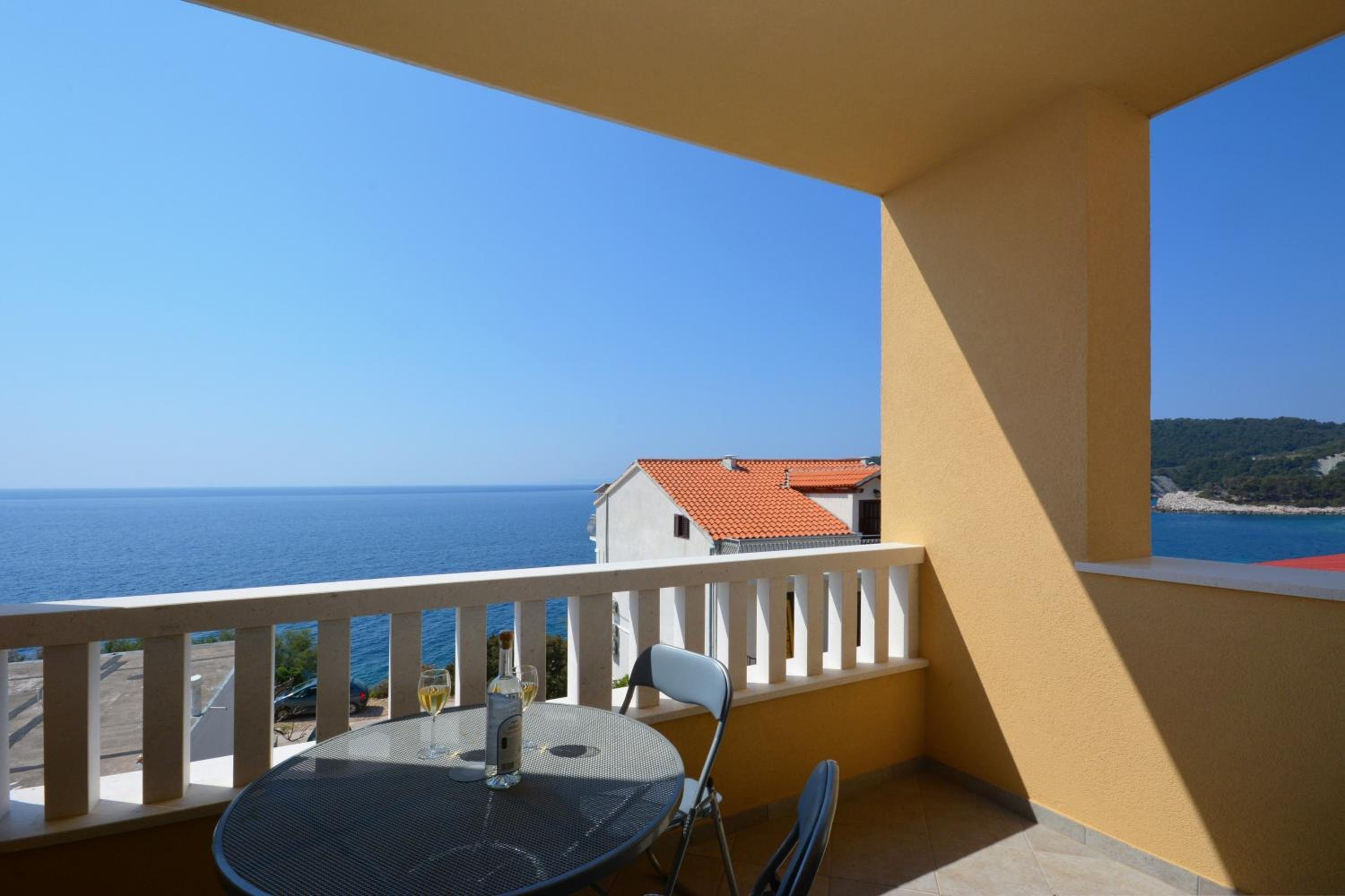 Two-Bedroom Apartment with Balcony and Sea View photo 2