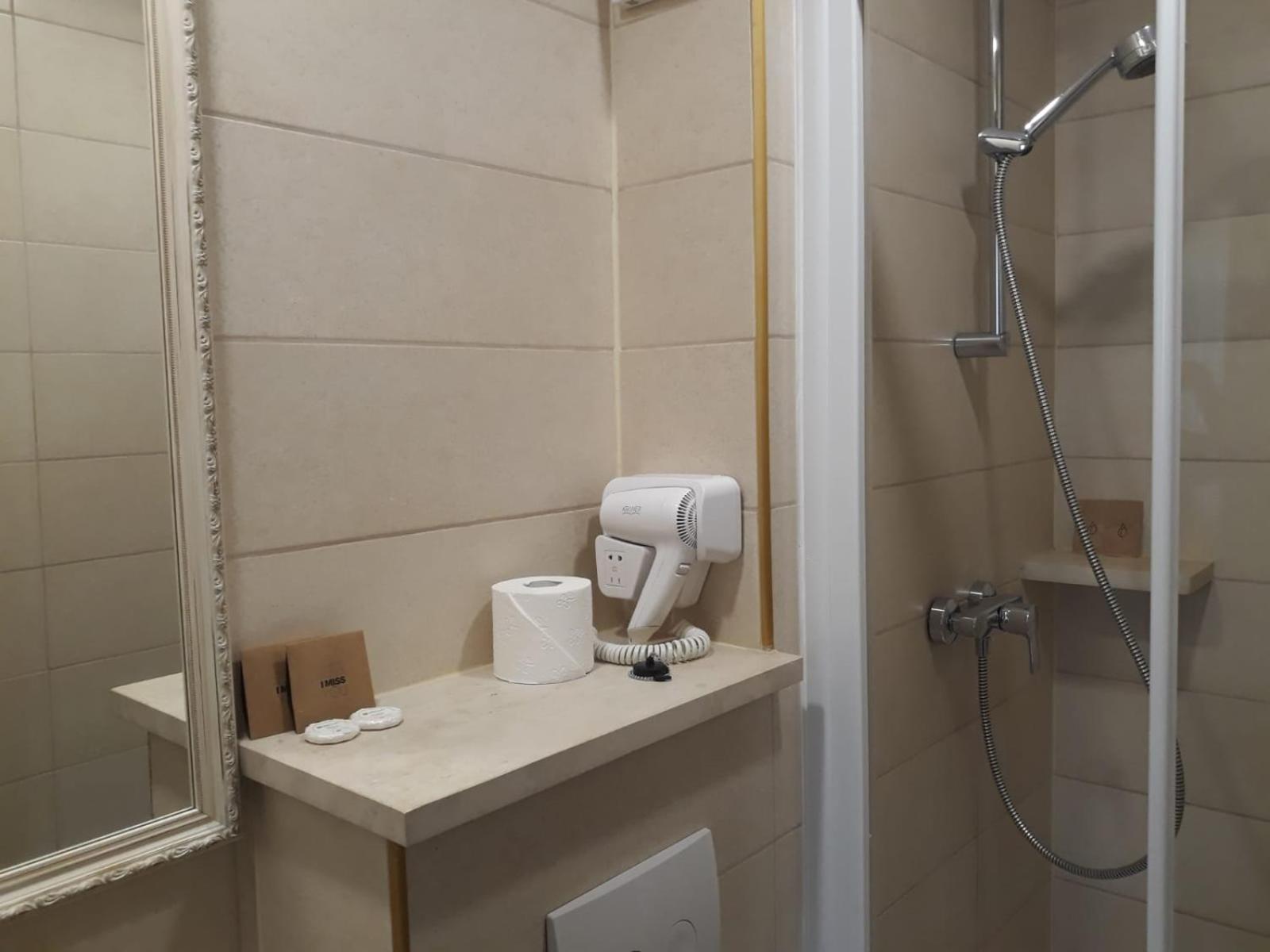 Classic Double Room - Photo 7