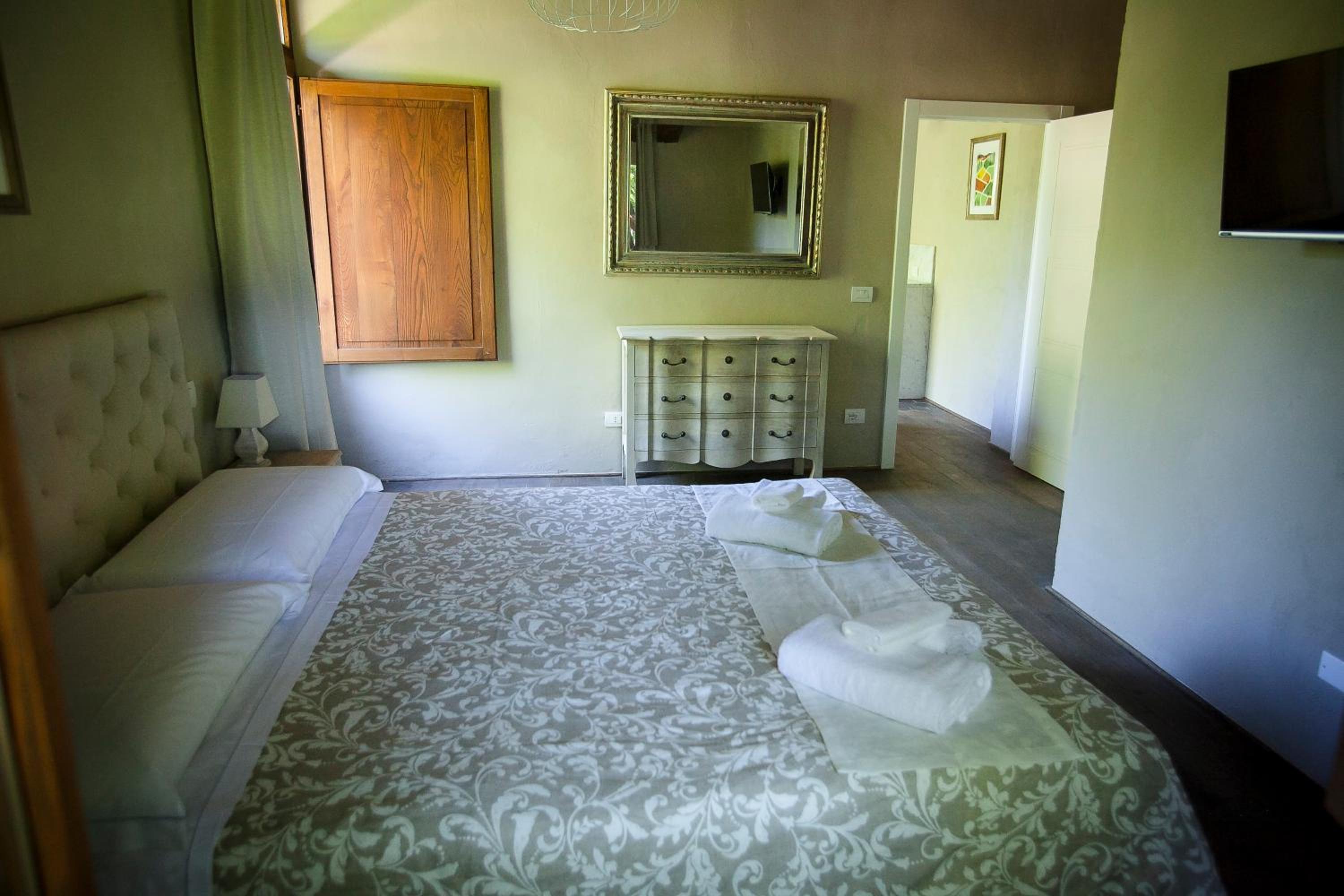 One-Bedroom Apartment photo 2