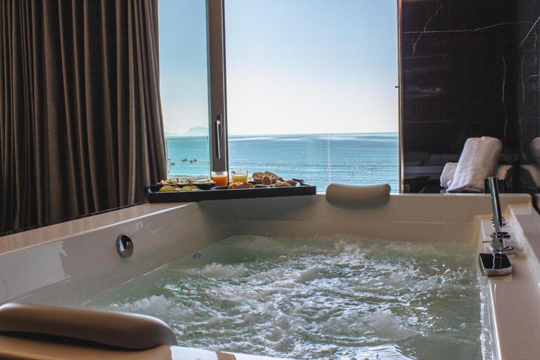King Suite with Spa Bath and Sea View - Photo 20