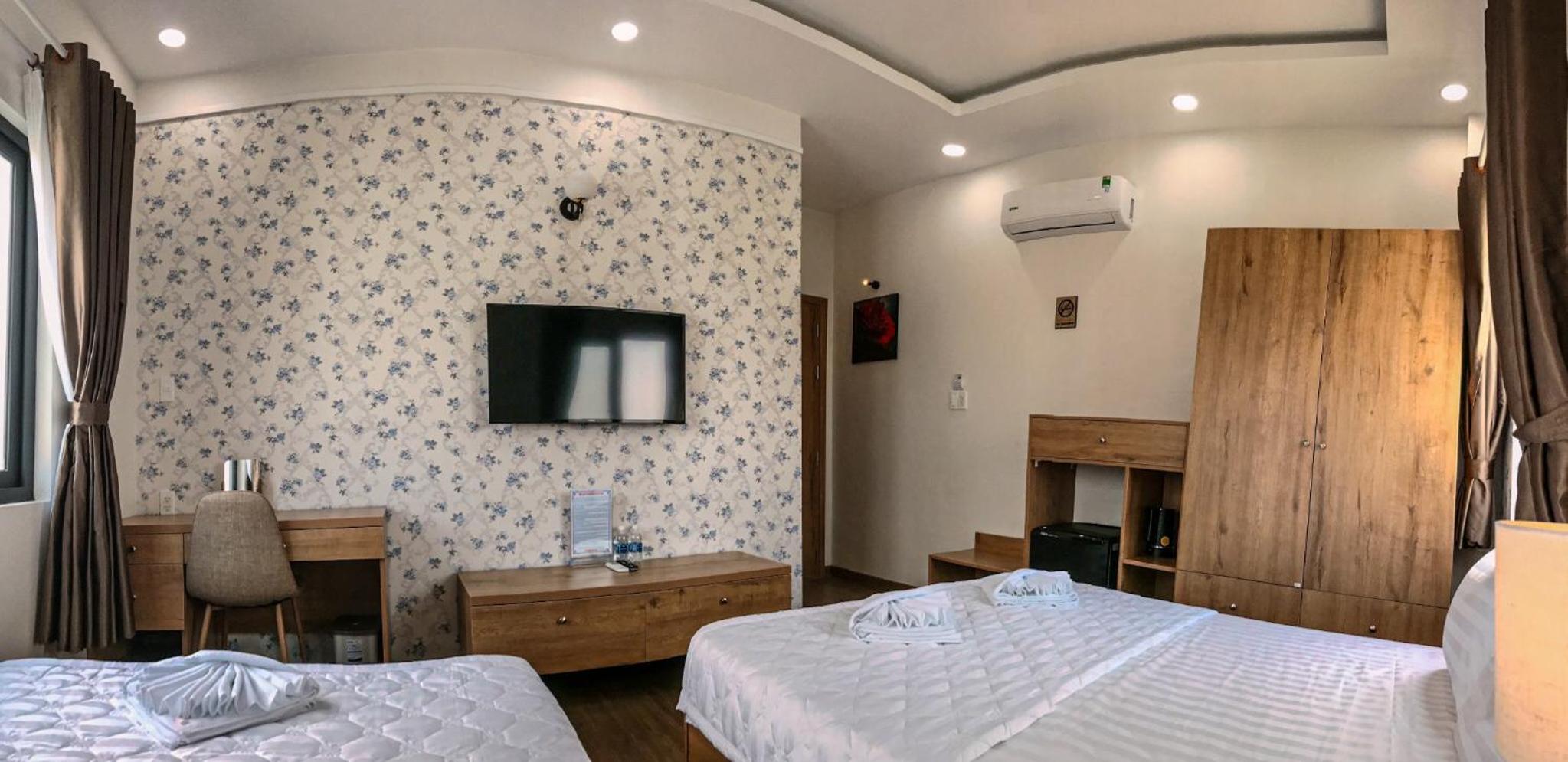 Double Room with Two Double Beds photo 2