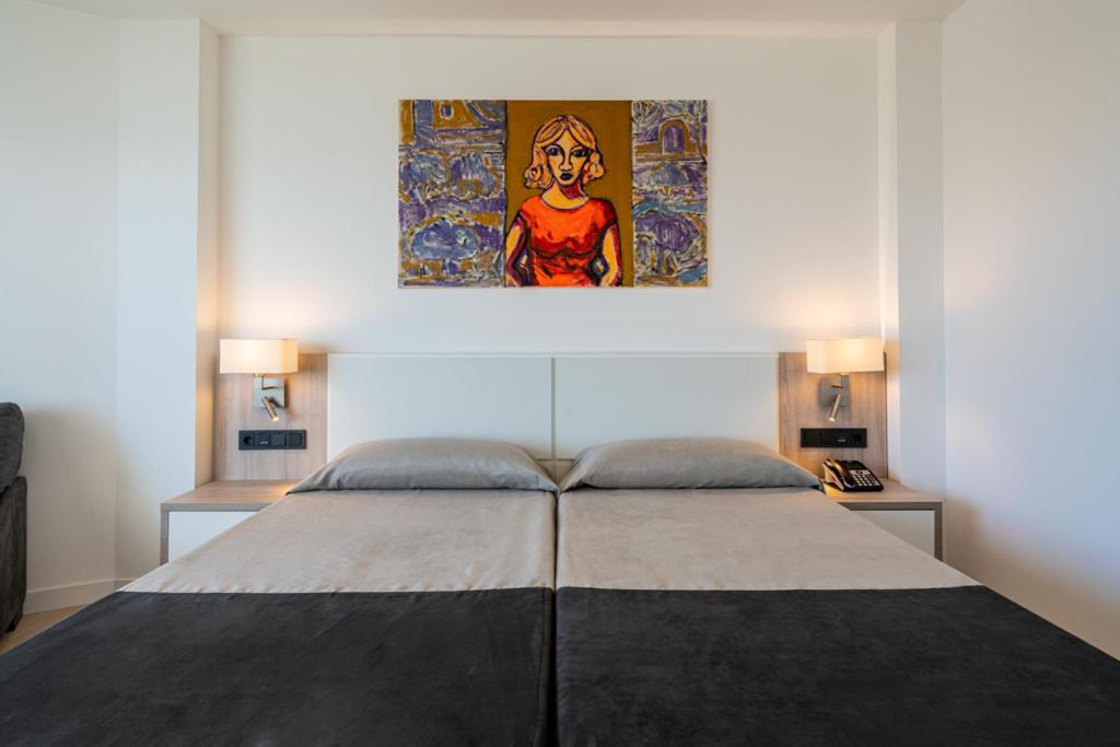 Double Room with Side Sea View - Photo 5