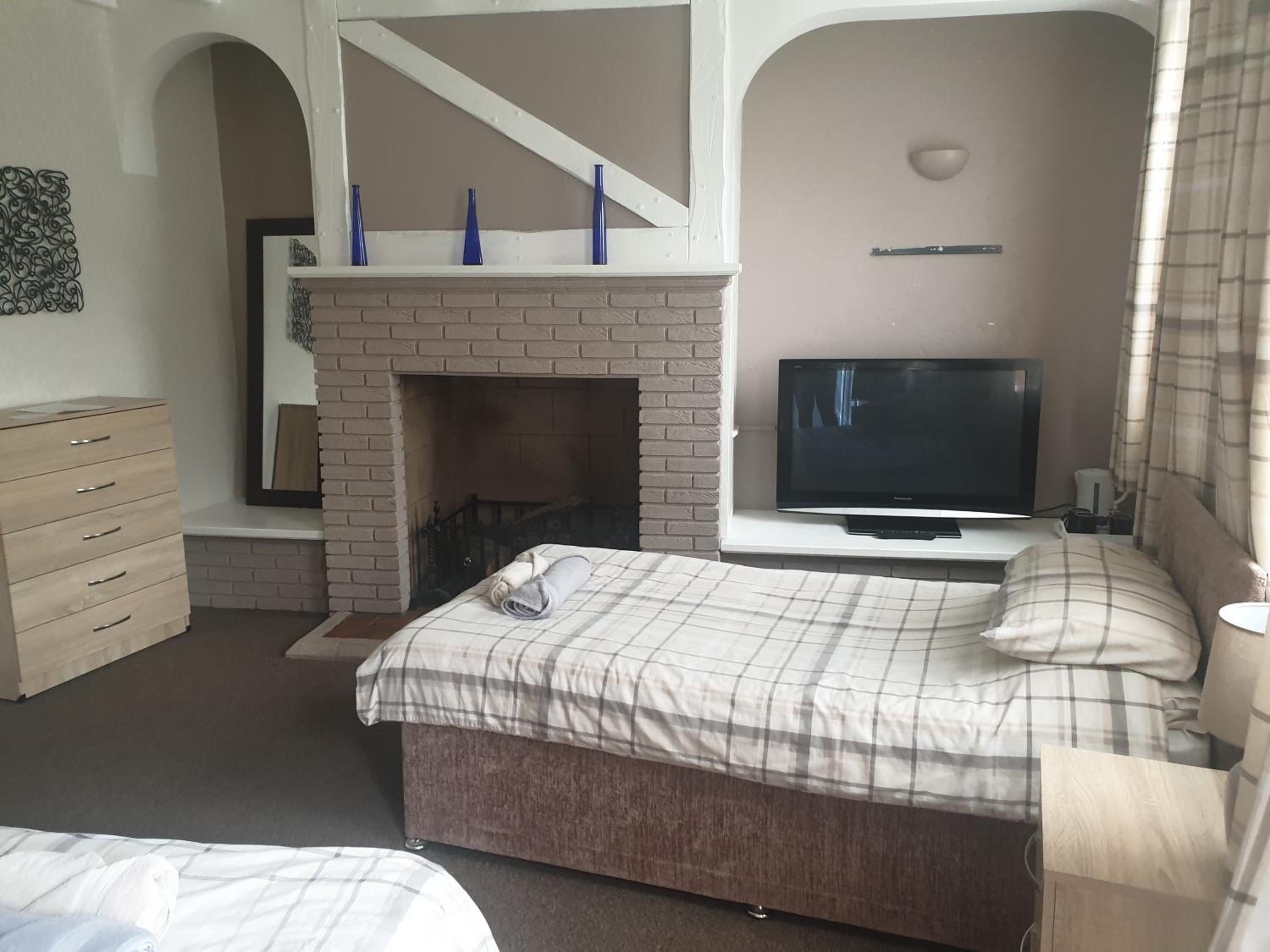 Triple Room with Private Bathroom photo 2