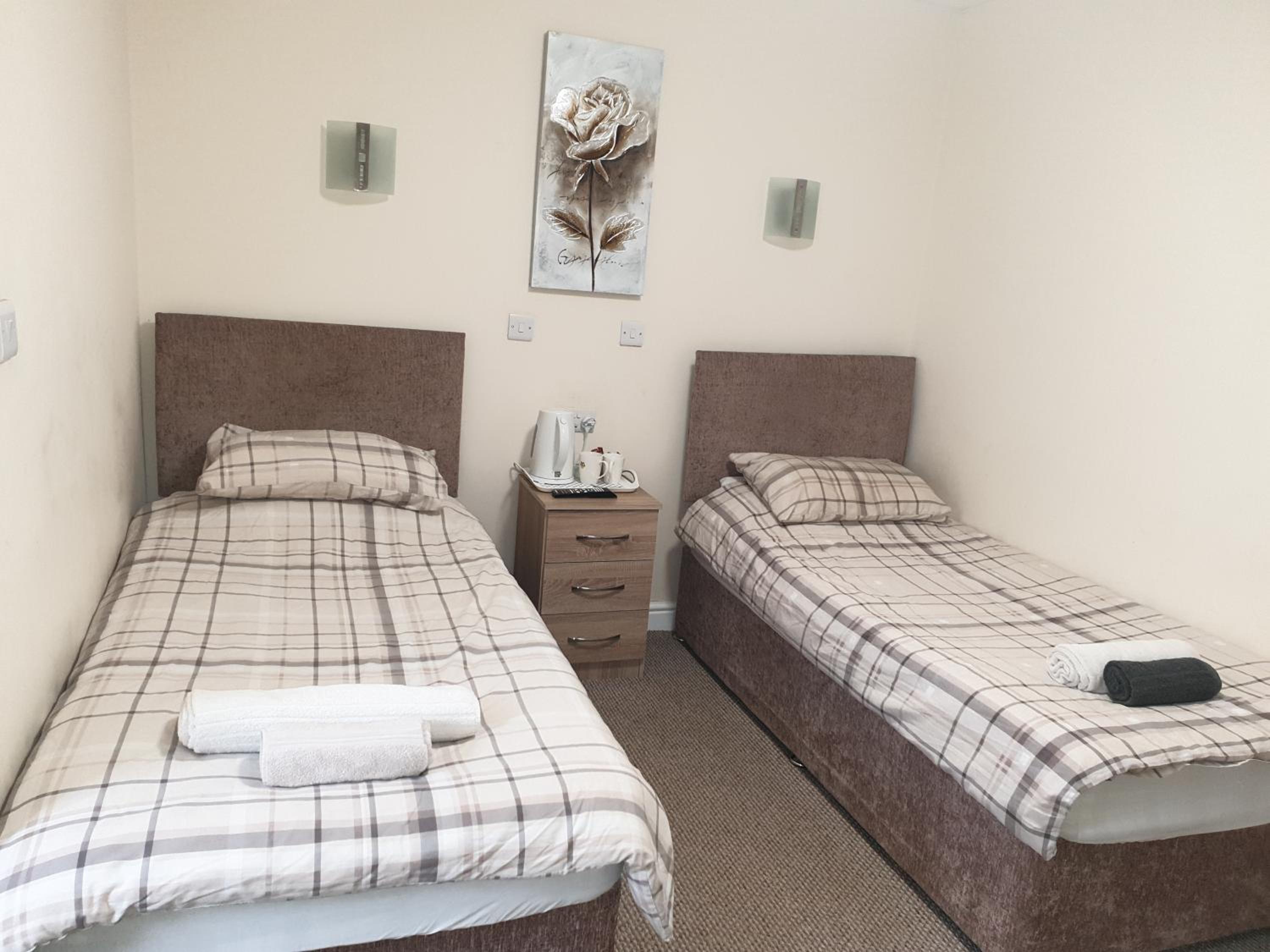 Twin Room with Ensuite Bathroom photo 3