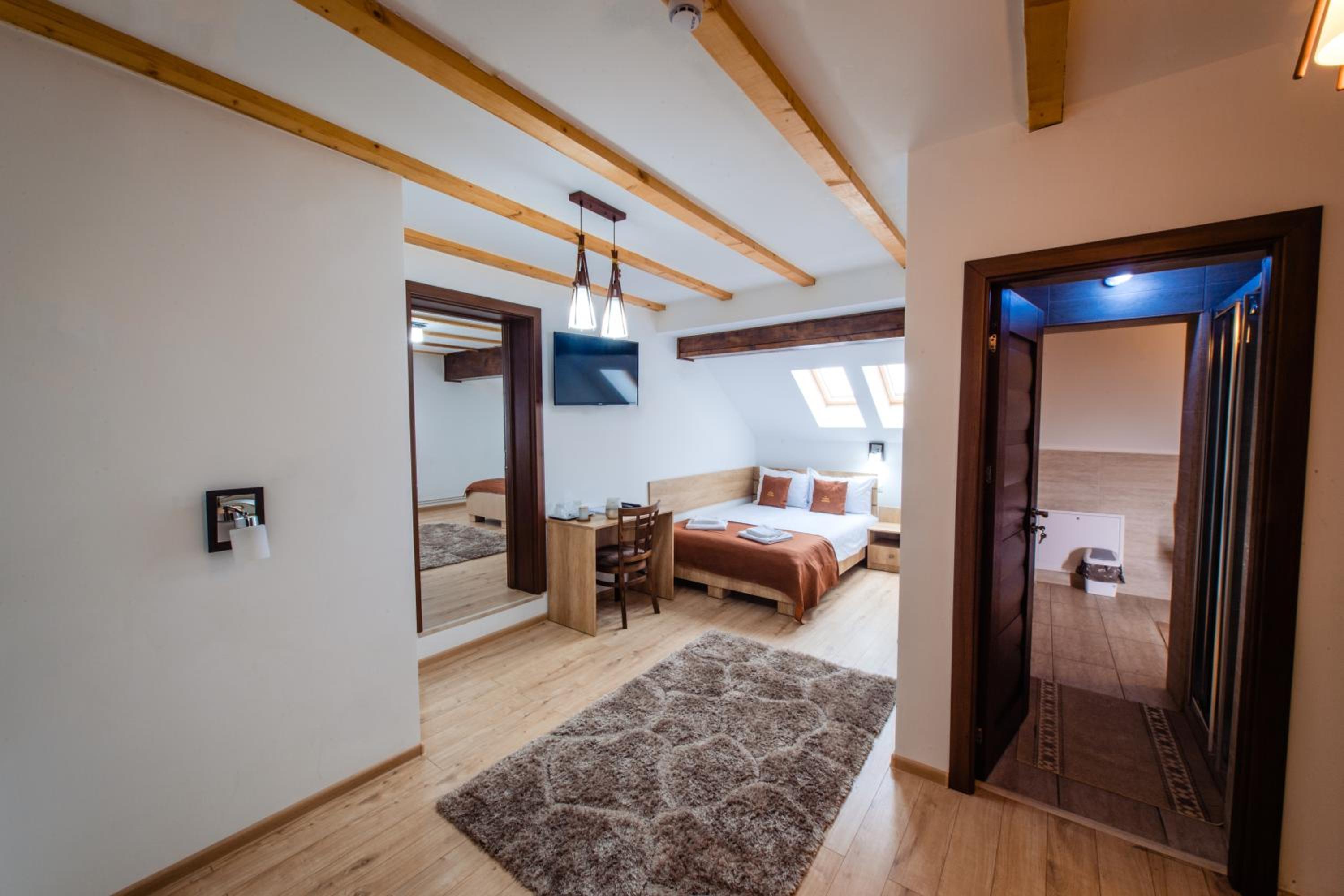 Deluxe Suite - Photo 1