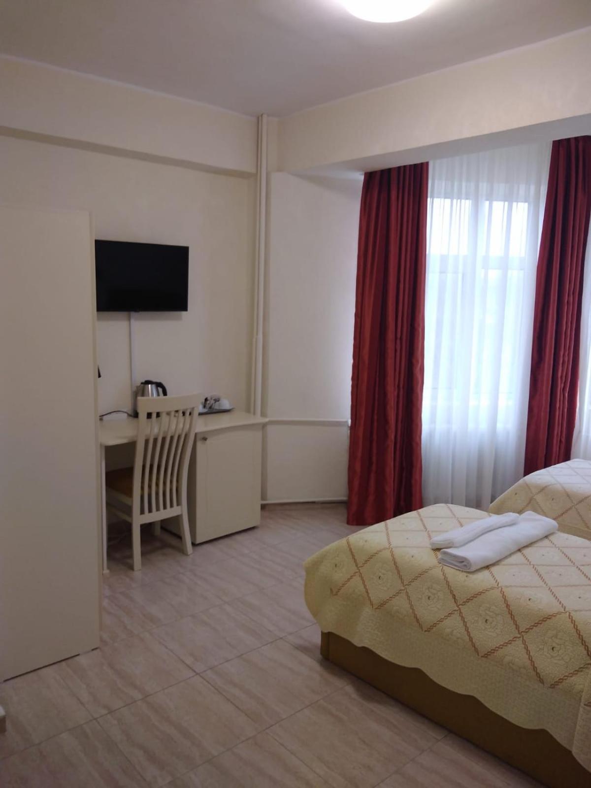 Twin Room - Photo 4
