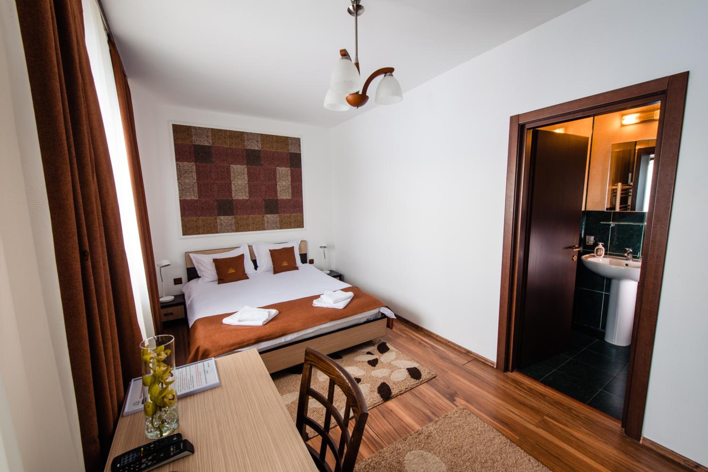Standard Double Room - Photo 5