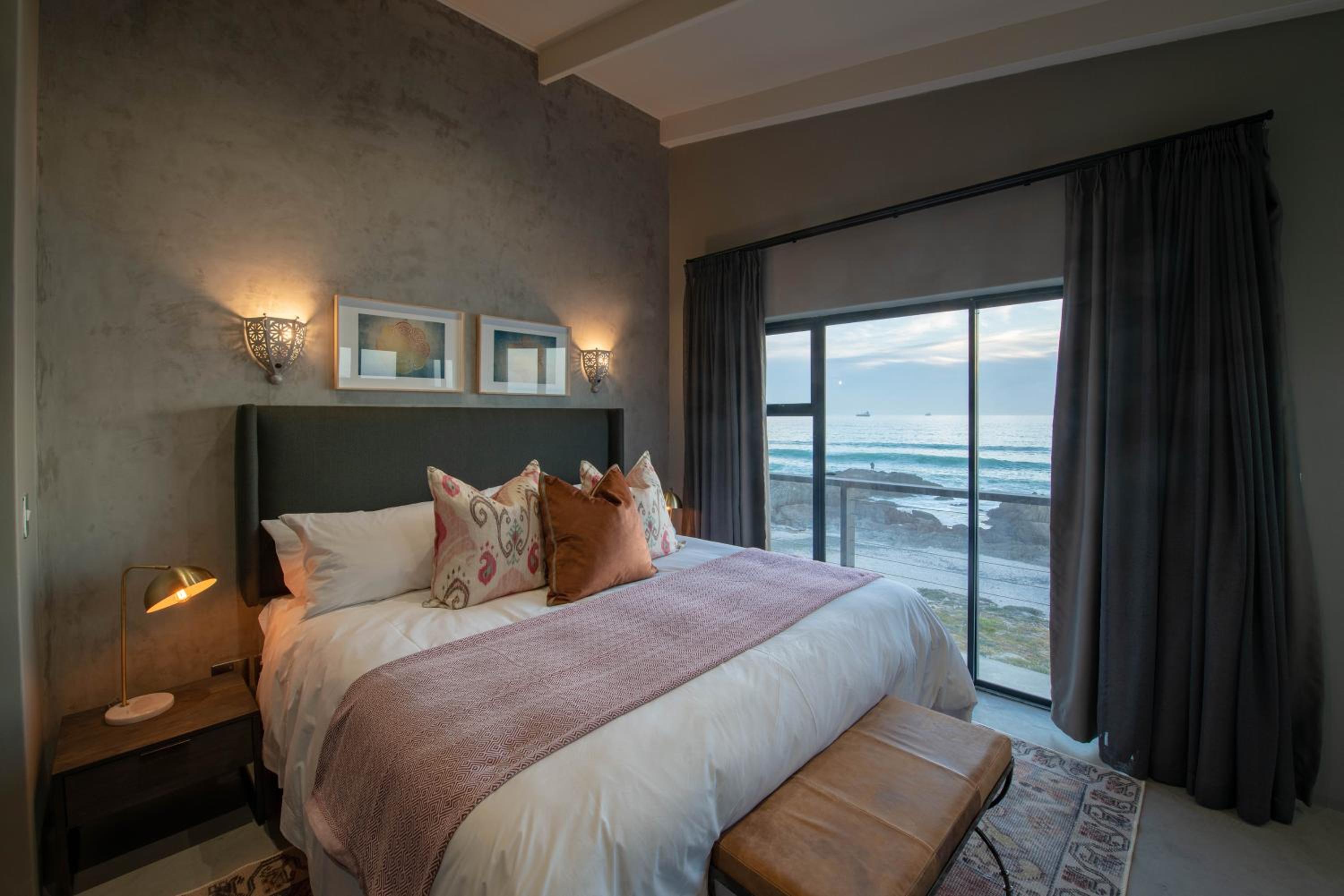 Deluxe Double Room with Sea View - Photo 7