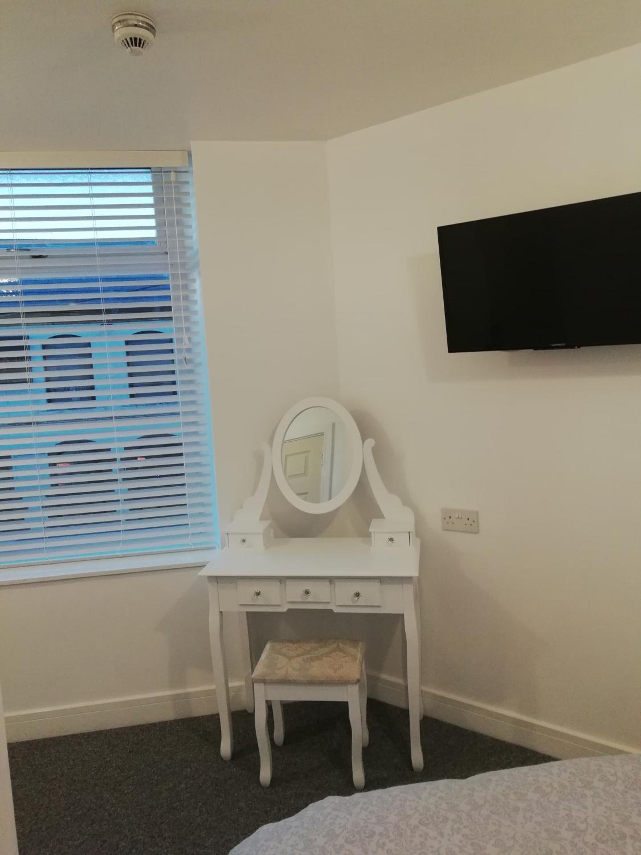 Double Room - Photo 9