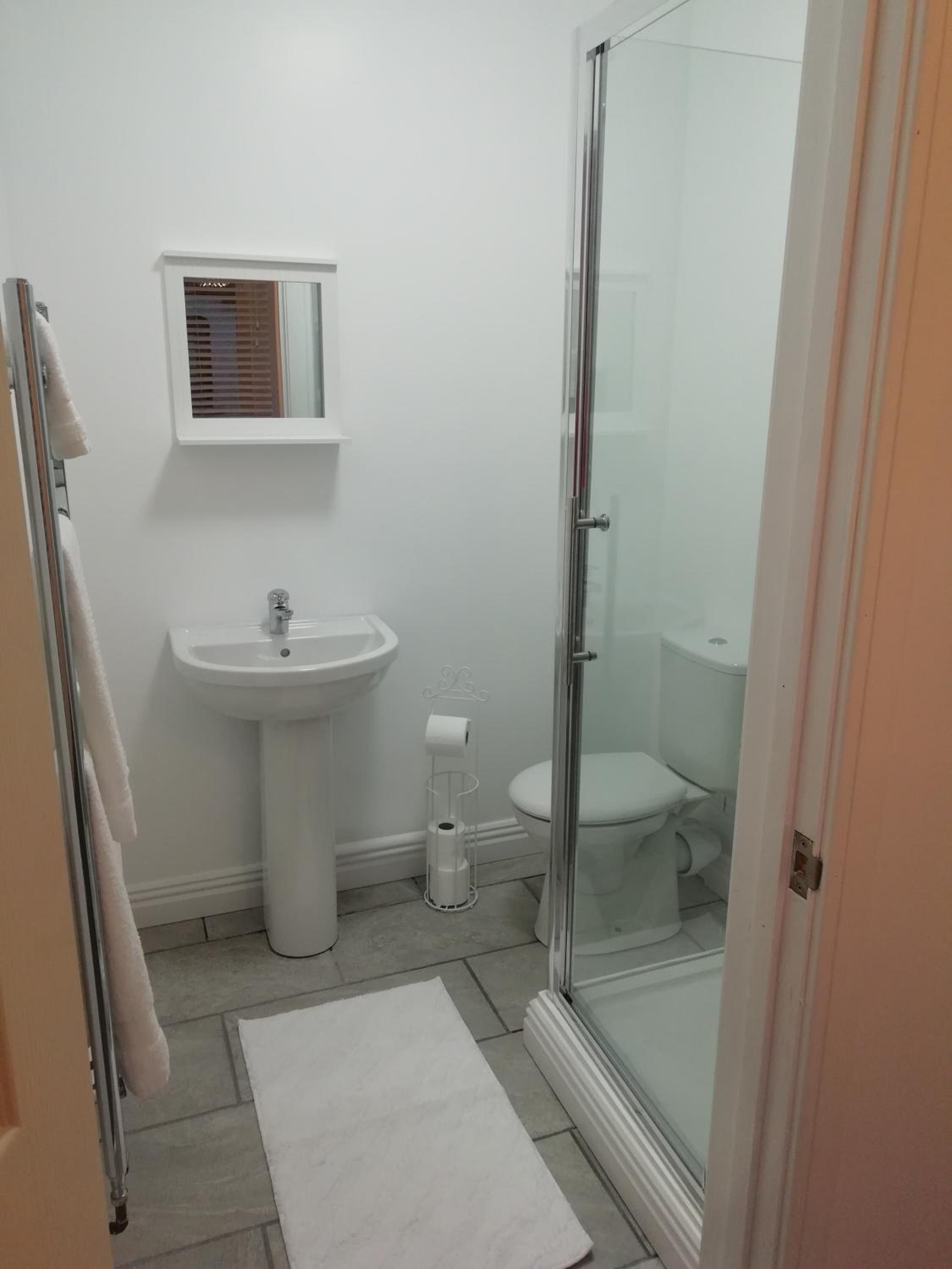 Double Room - Photo 8