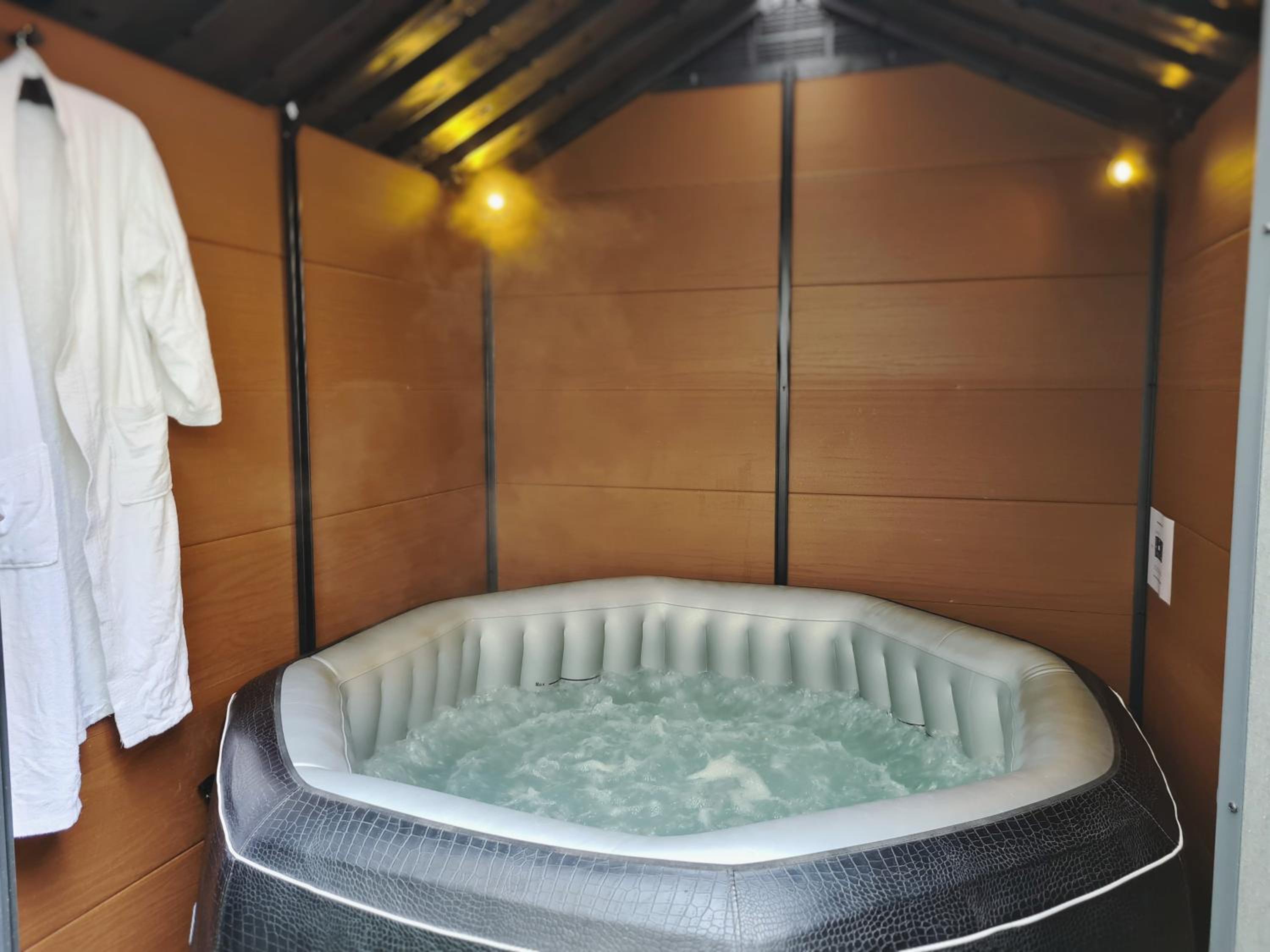Deluxe Double Room with Terrace and Jacuzzi