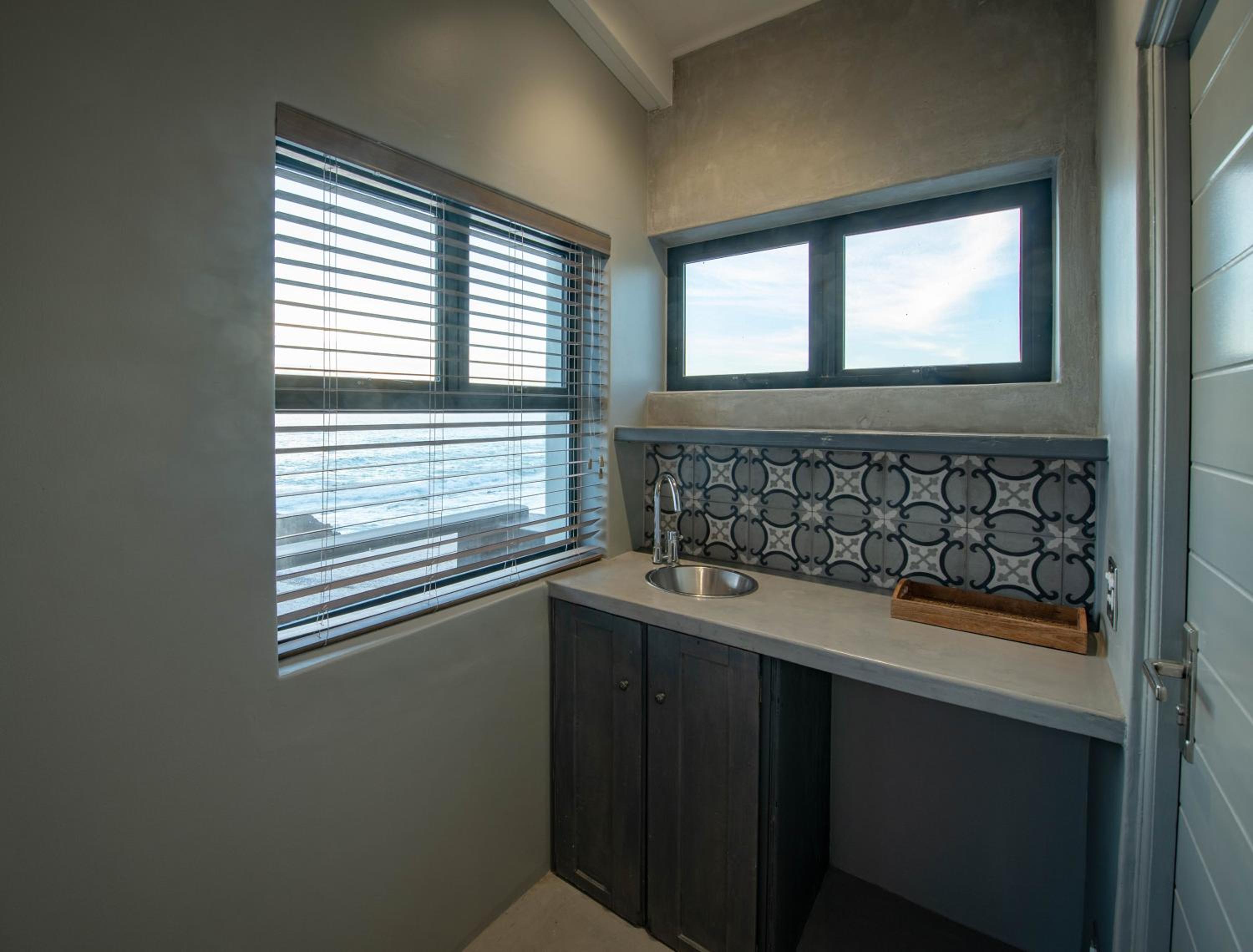 Deluxe Double Room with Sea View - Photo 9