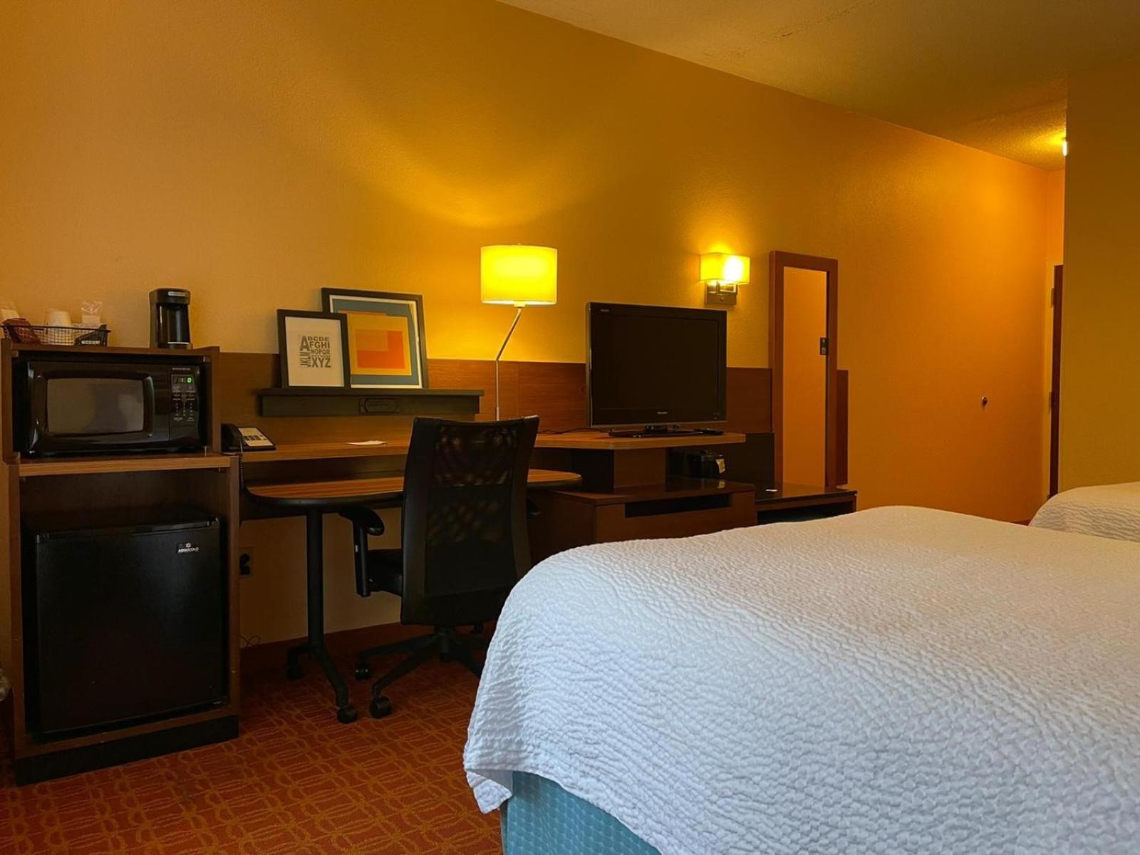 Double Room with Two Double Beds - Non-Smoking - Photo 4