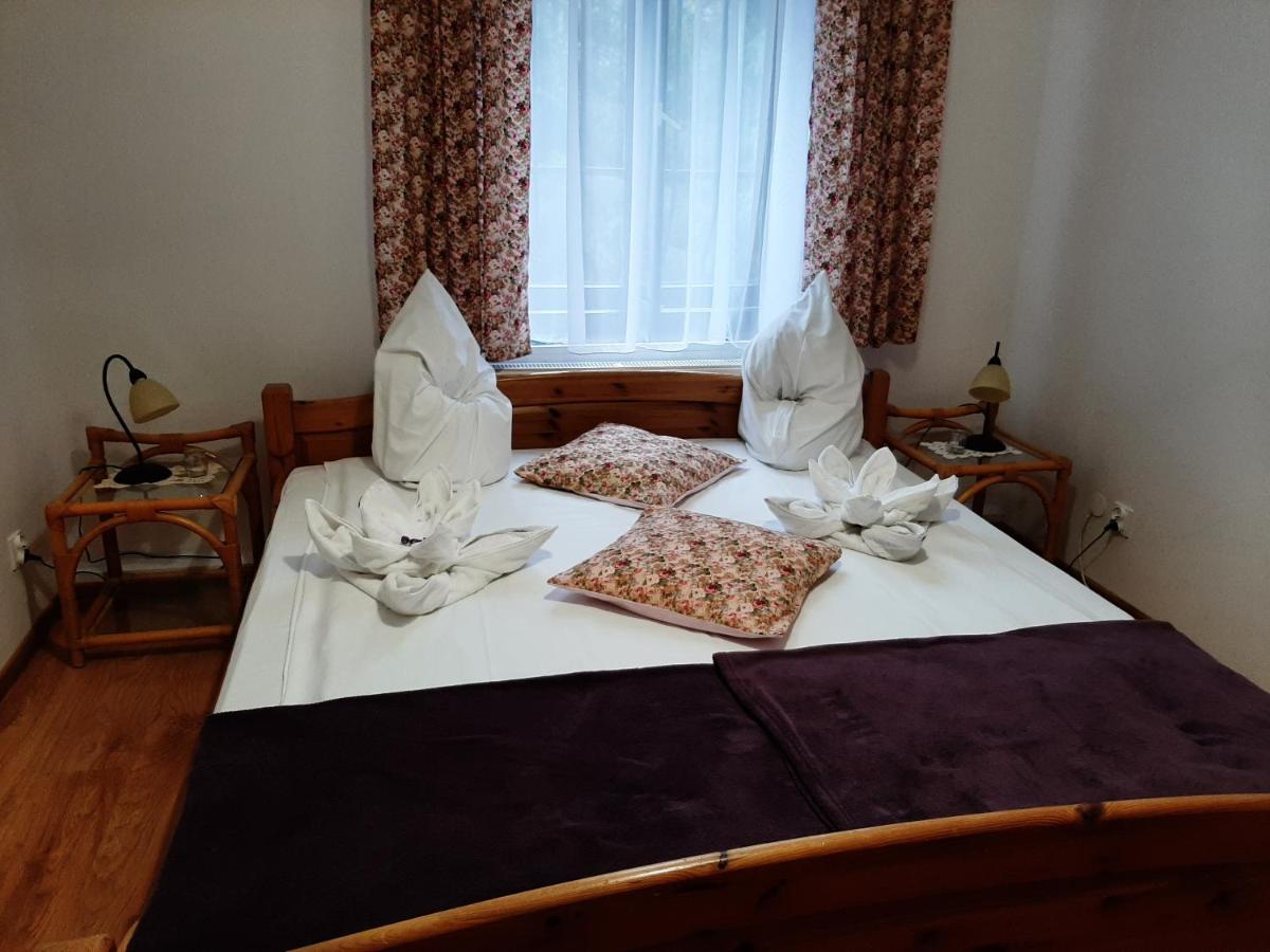 Deluxe King Room - Photo 14