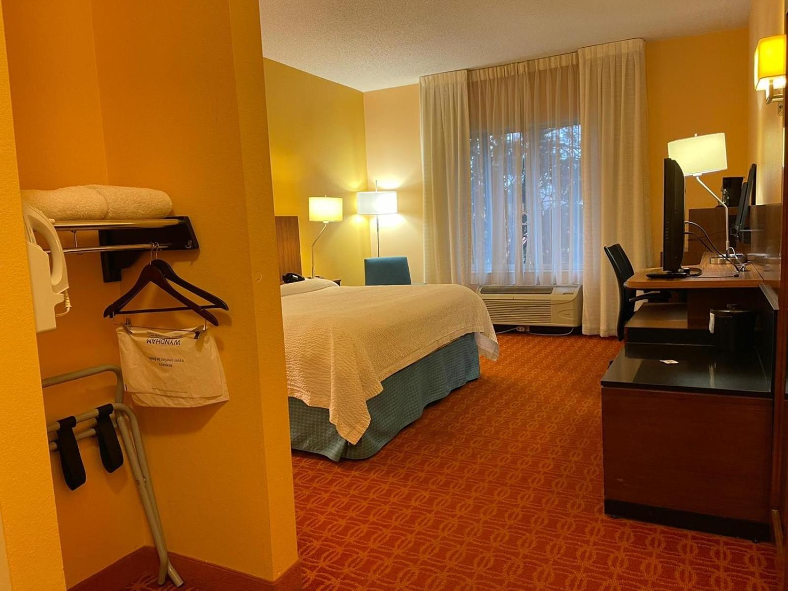 King Room - Mobility Access/Non-Smoking - Photo 4