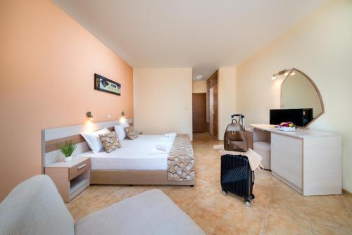 Standard Double Room with Balcony photo 3