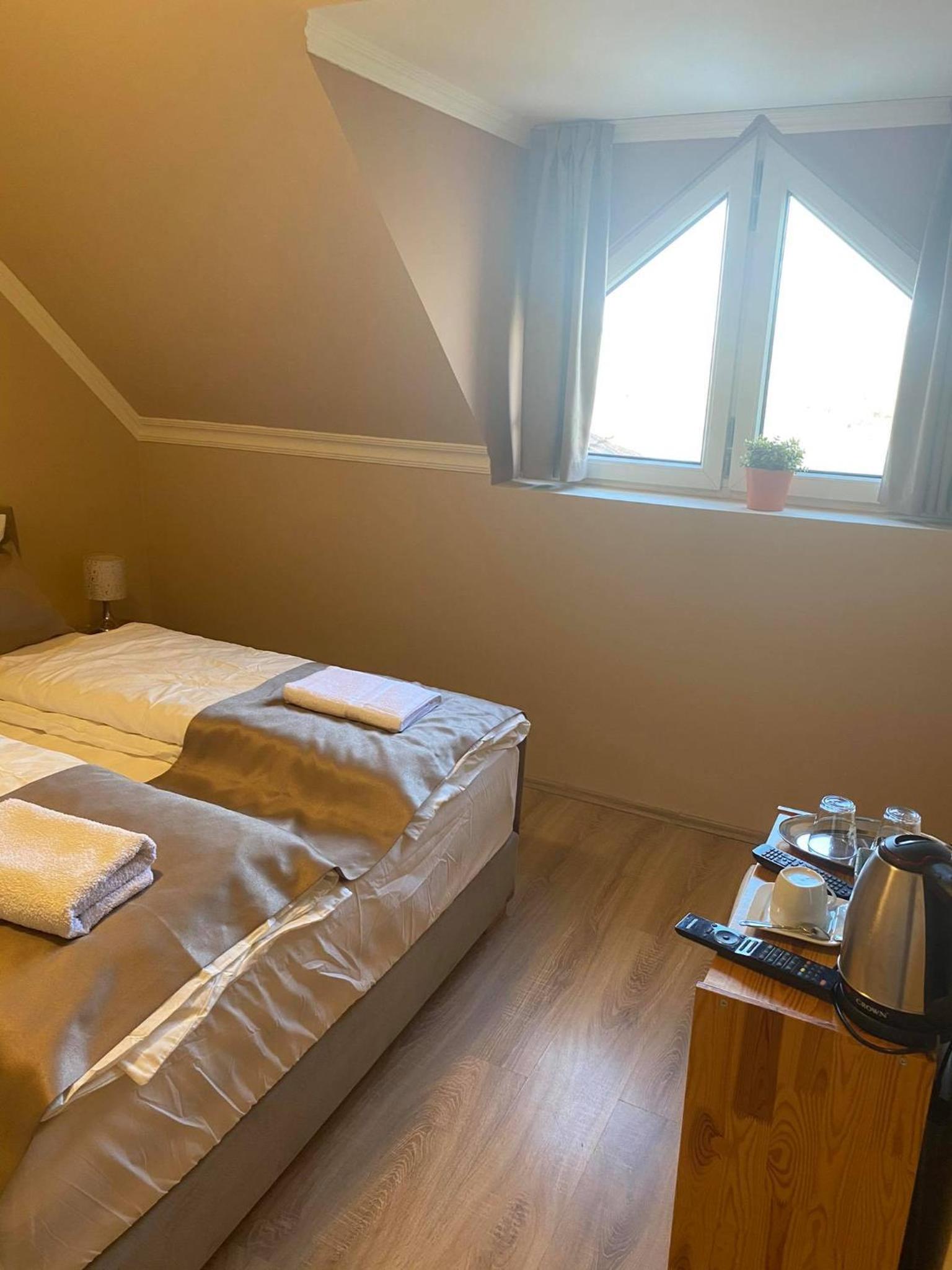 Superior Double or Twin Room with Lake View - Photo 3