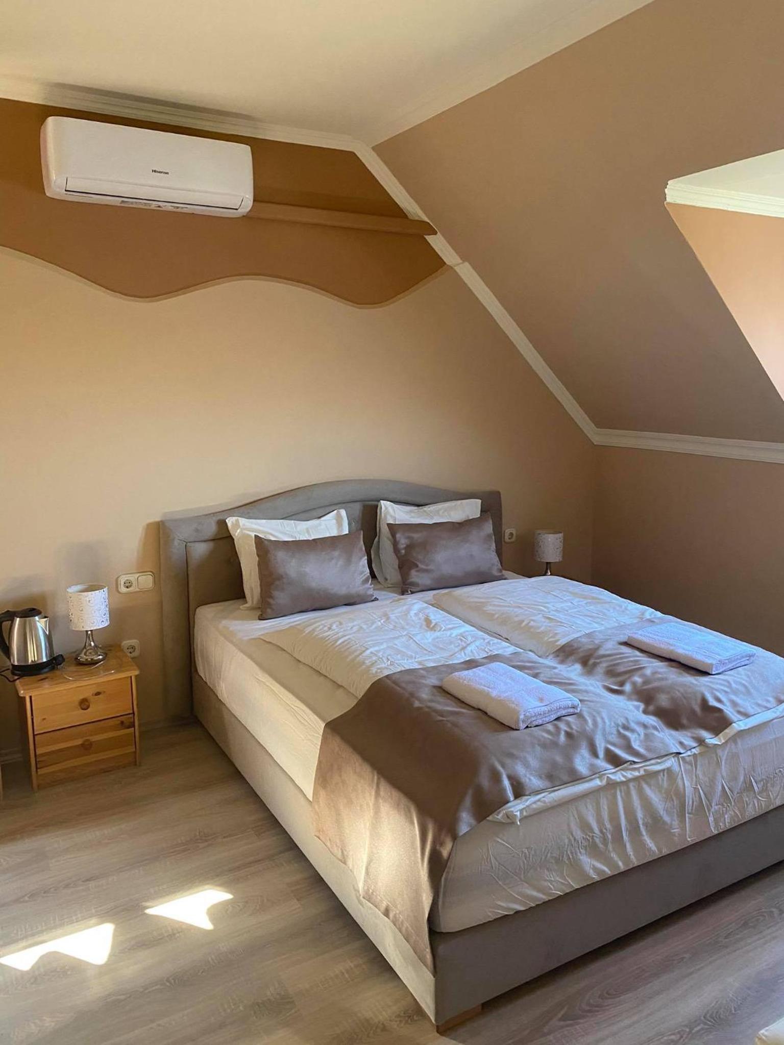 Superior Double or Twin Room with Lake View - Photo 6