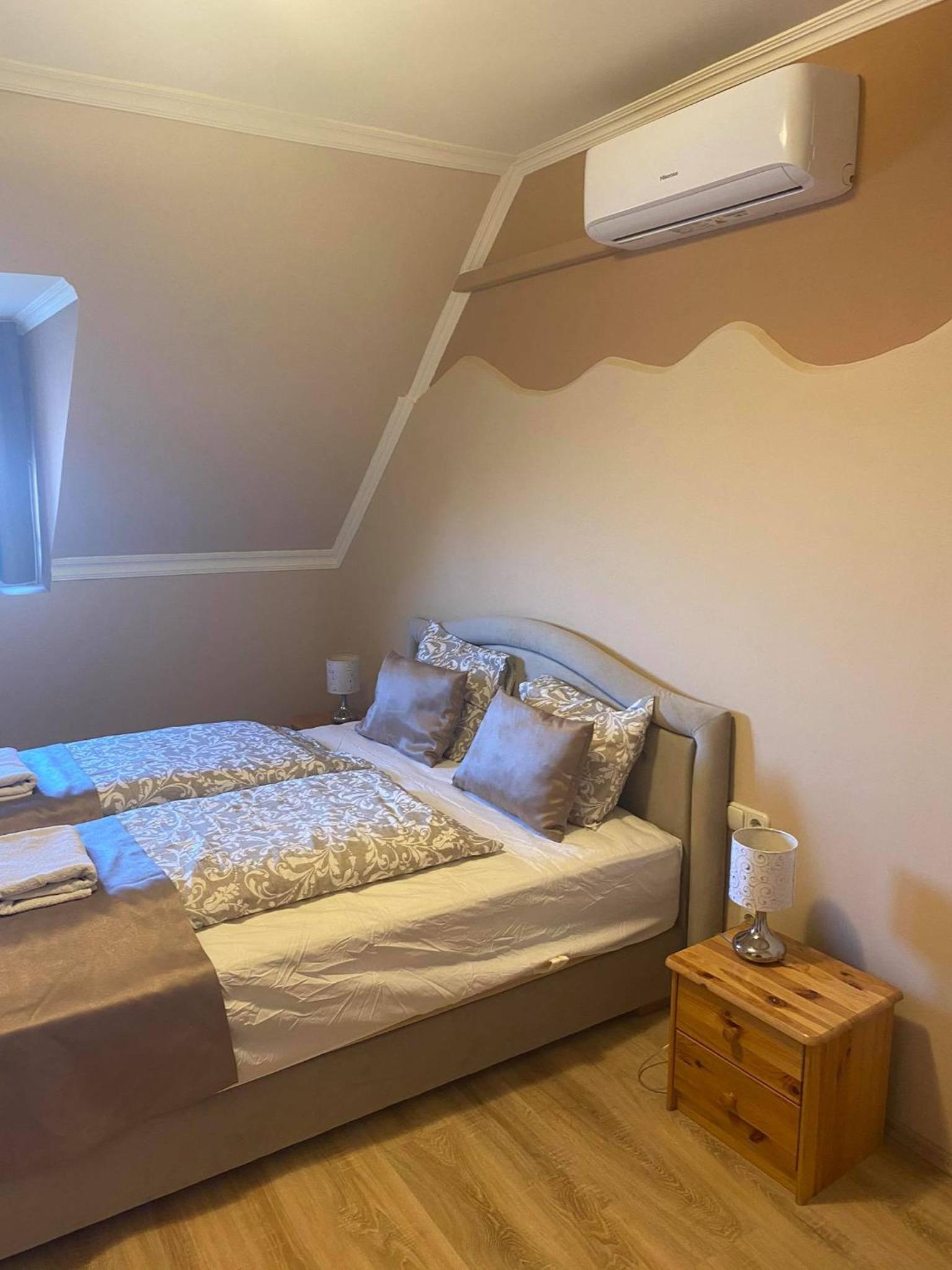 Triple Room with Lake View - Photo 4
