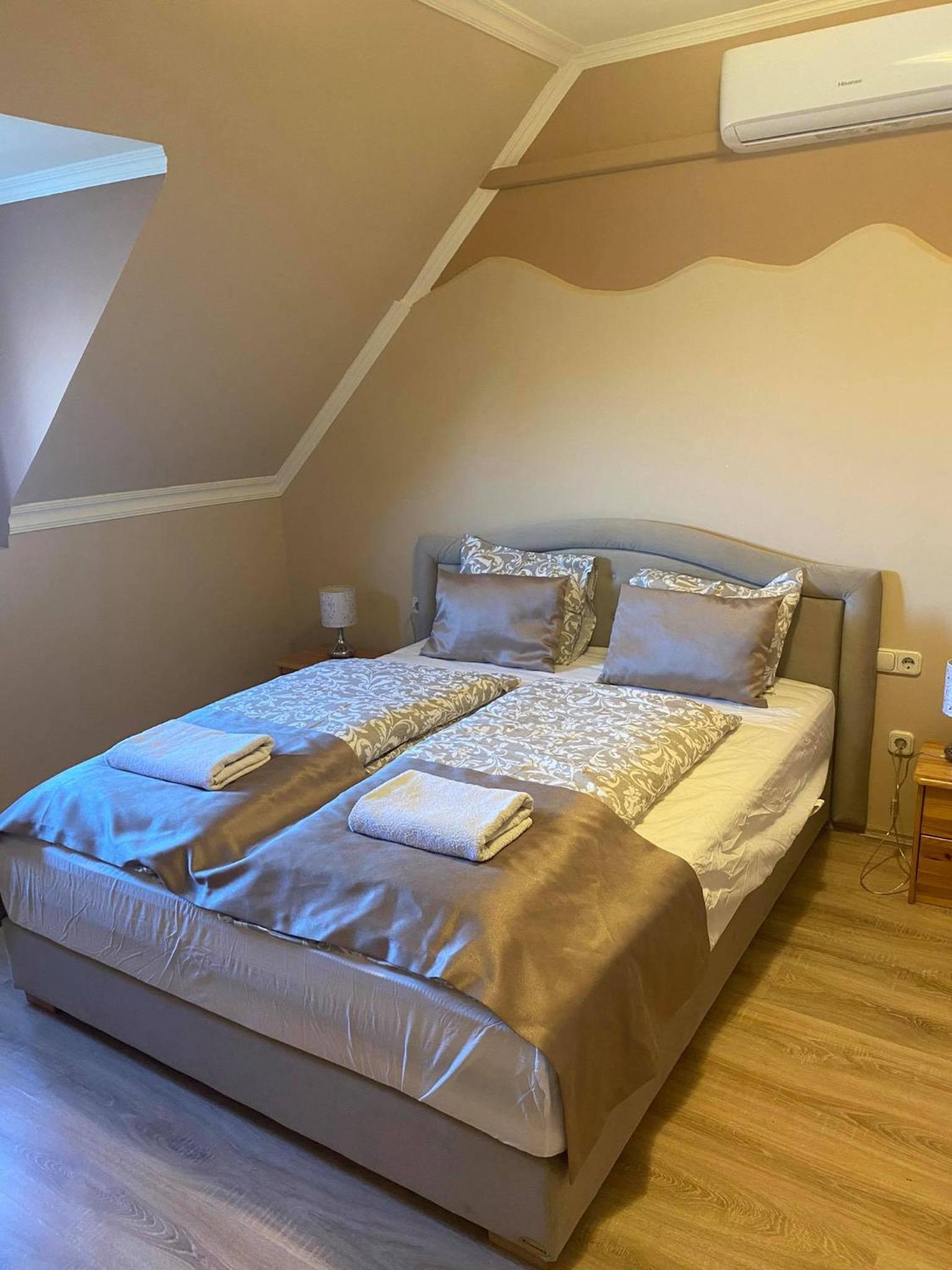 Triple Room with Lake View - Photo 3