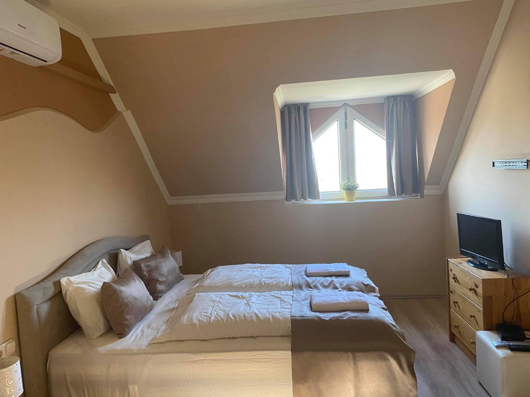 Triple Room with Lake View - Photo 10