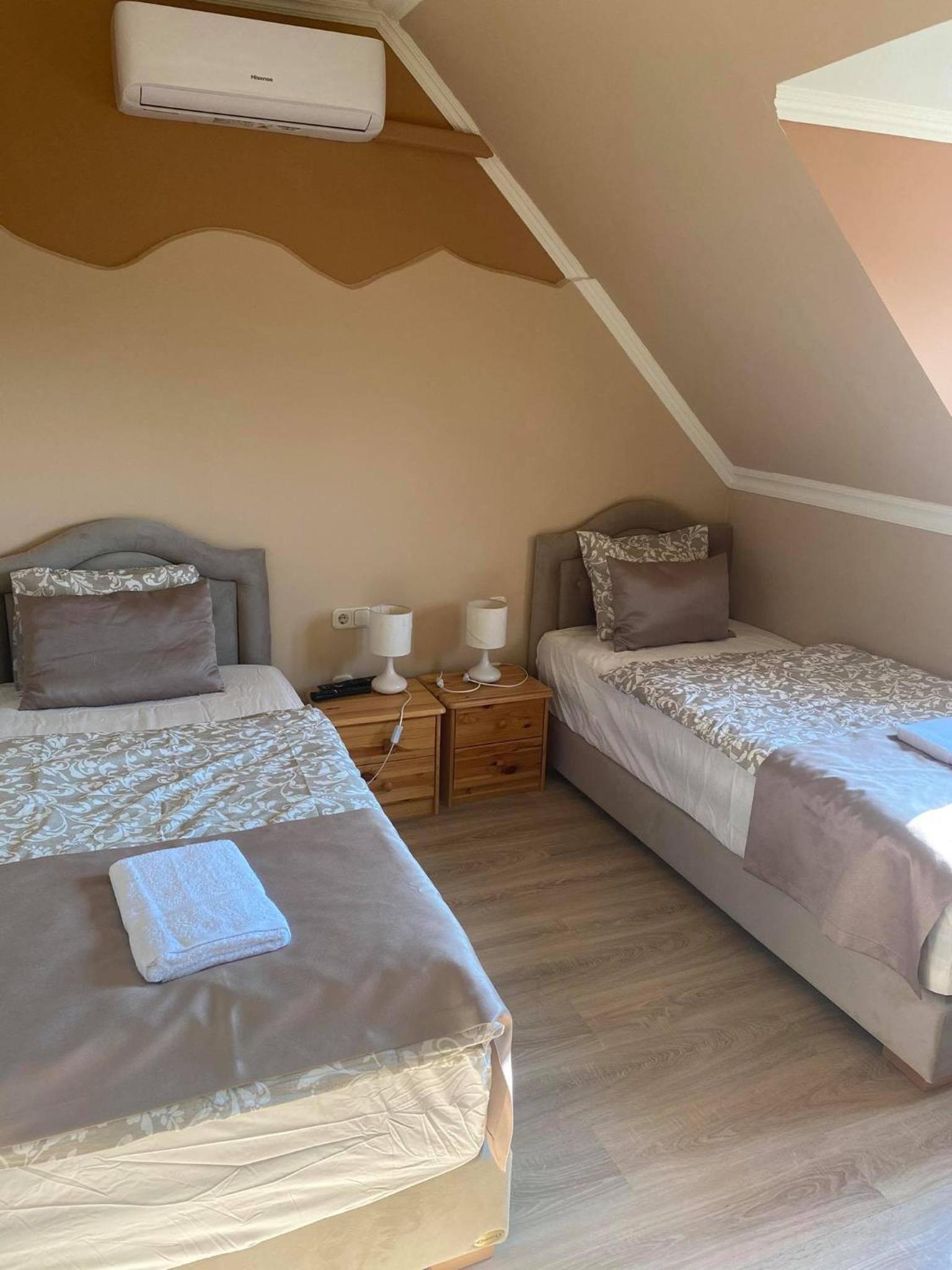 Superior Double or Twin Room with Lake View - Photo 1