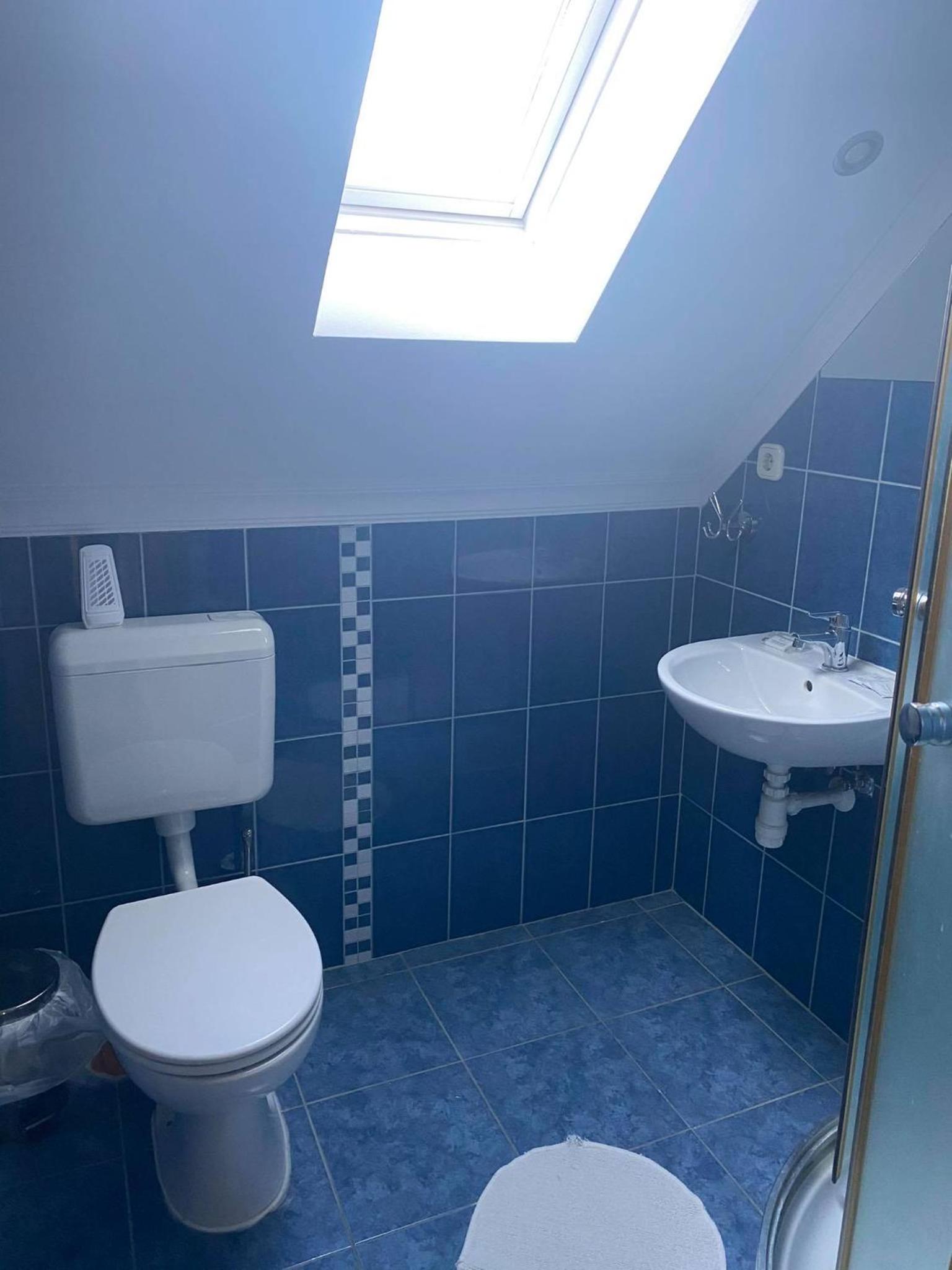 Triple Room with Lake View - Photo 8