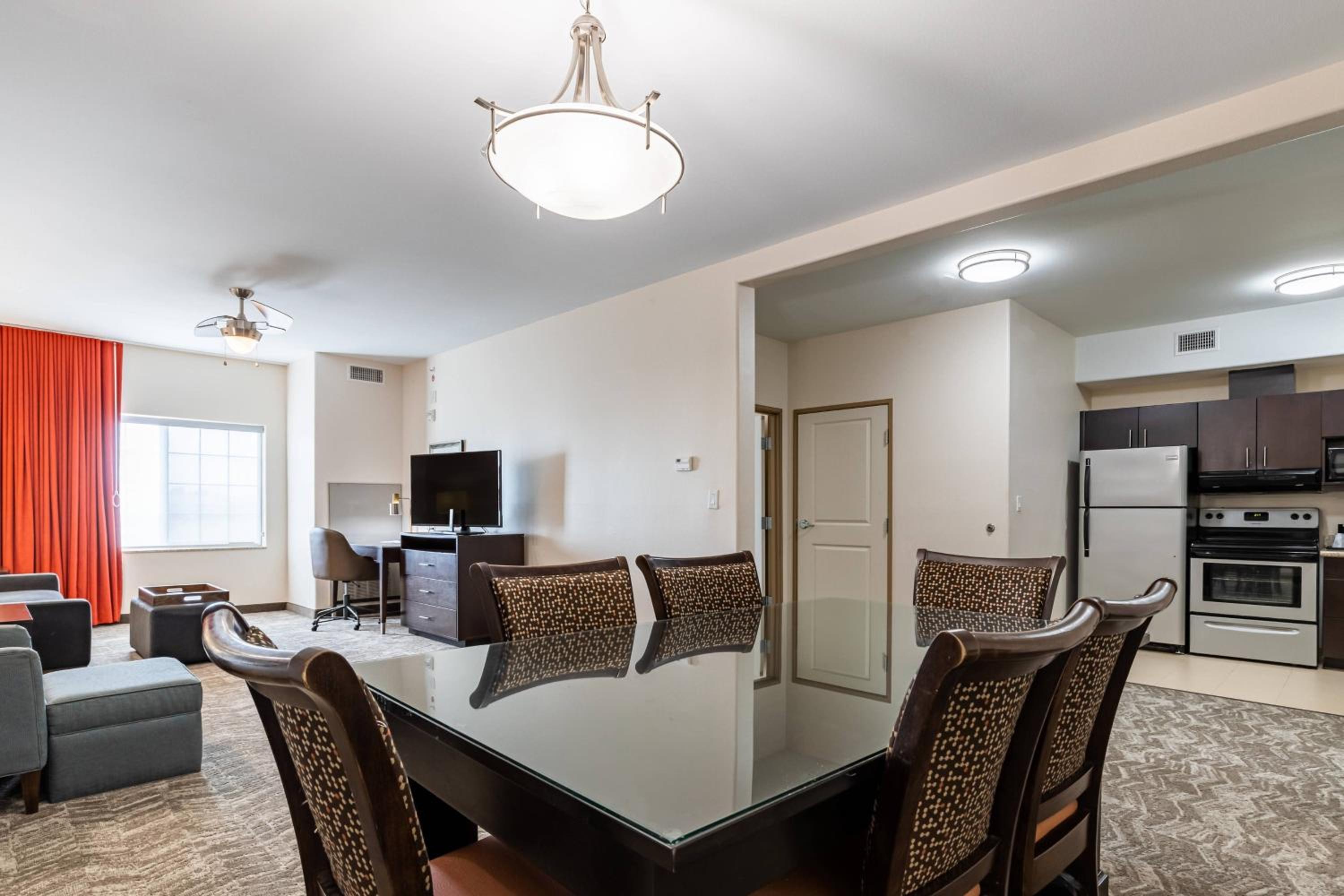 One-Bedroom King Suite with Dining Area, Bathtub and Trundle Sofa - Mobility Access/Hearing Accessible photo 1