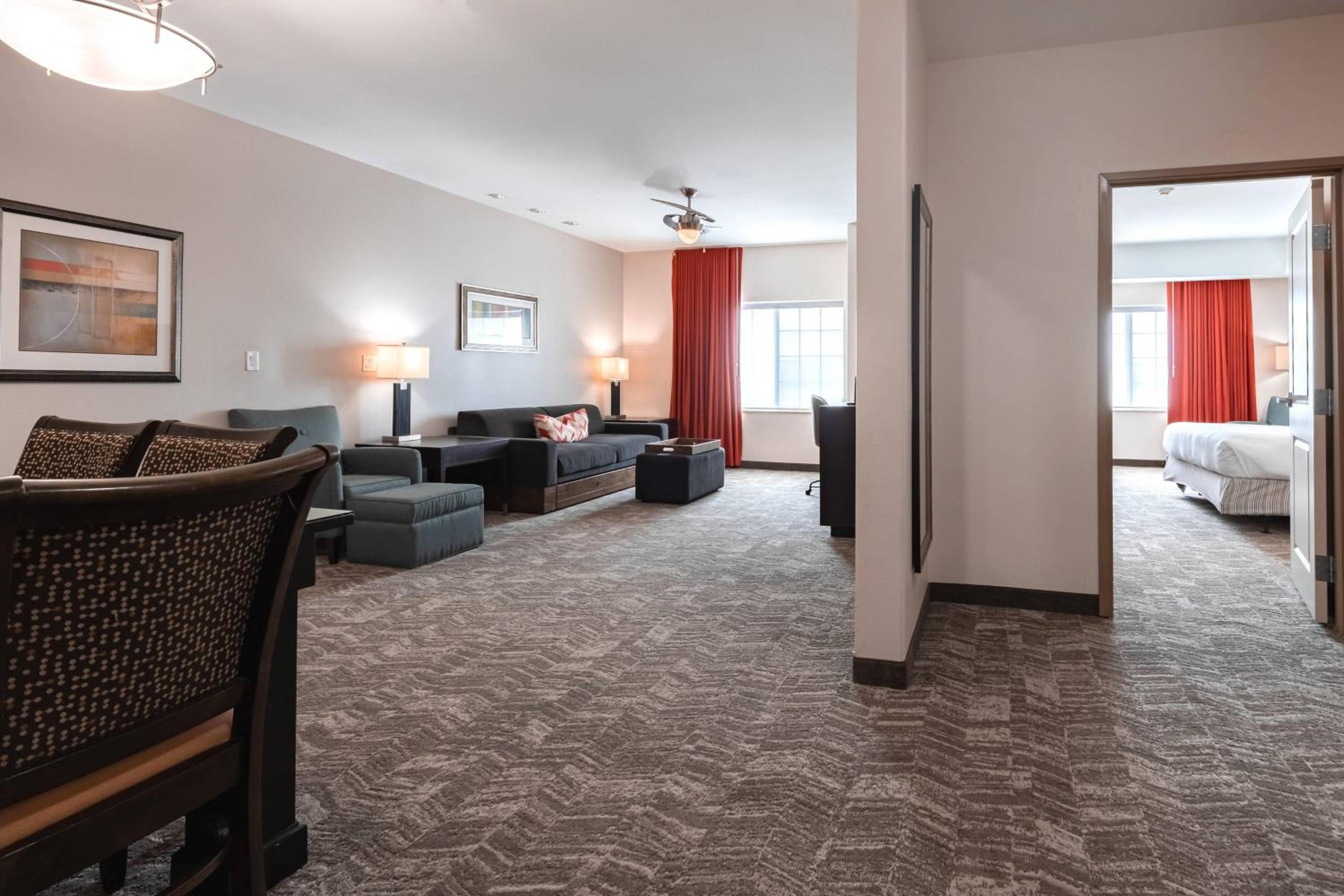 One-Bedroom King Suite with Dining Area, Bathtub and Trundle Sofa - Mobility Access/Hearing Accessible photo 3