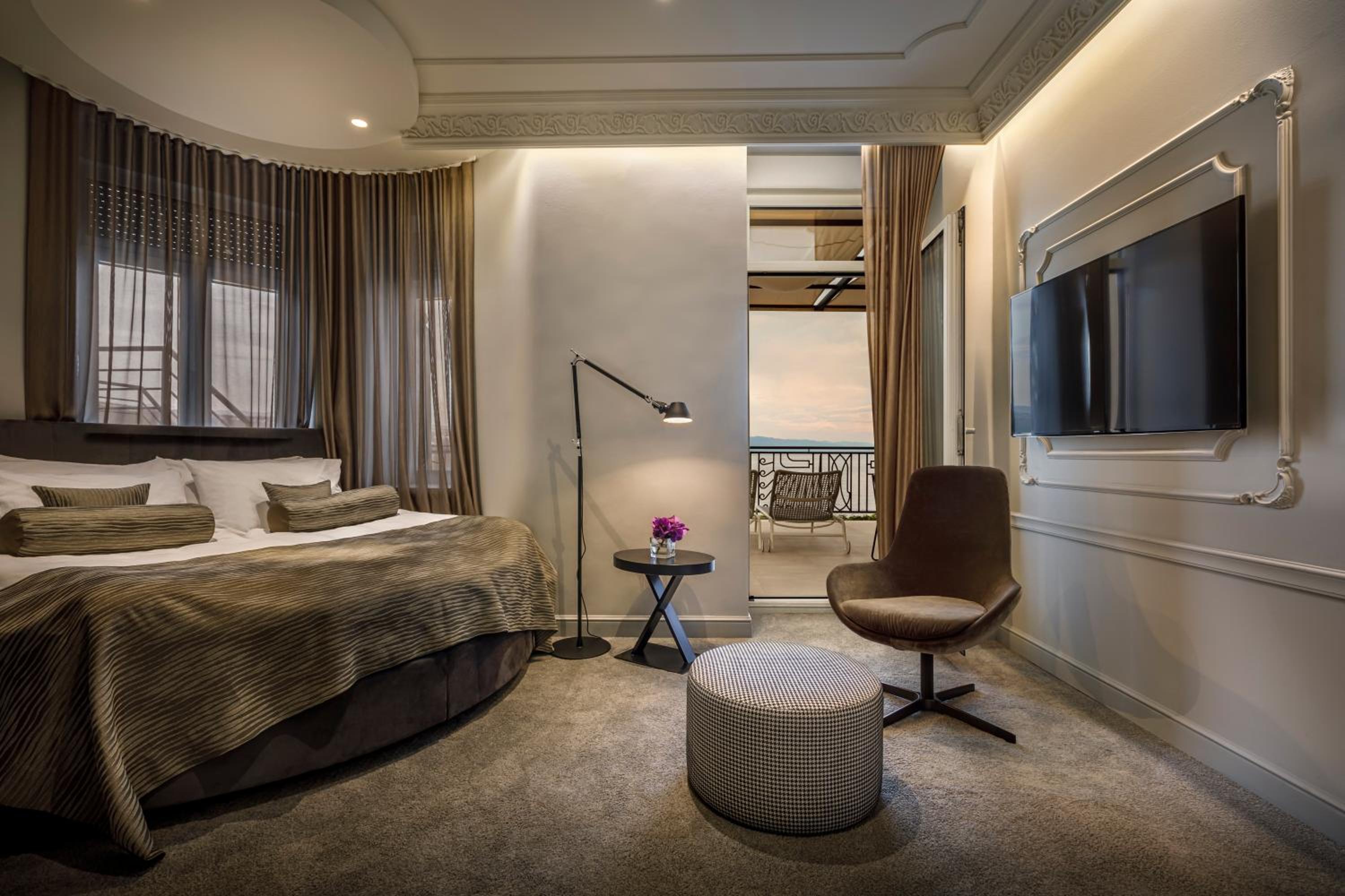 Suite with Hot Tub photo 3