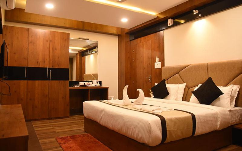Deluxe King Room photo 1