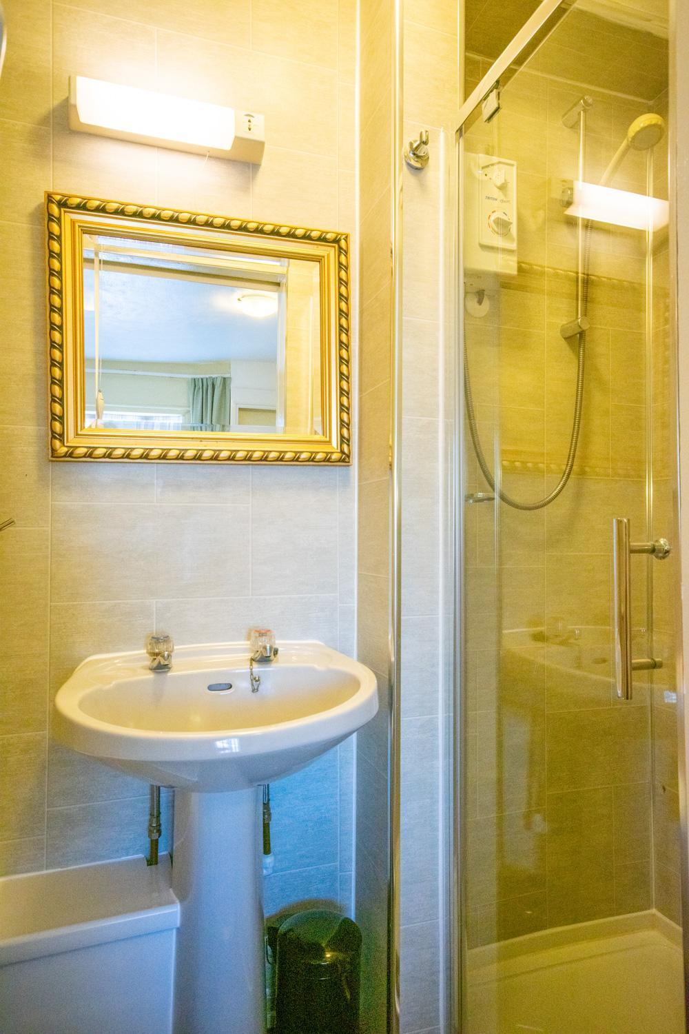 Deluxe Double Room with Shower photo 2