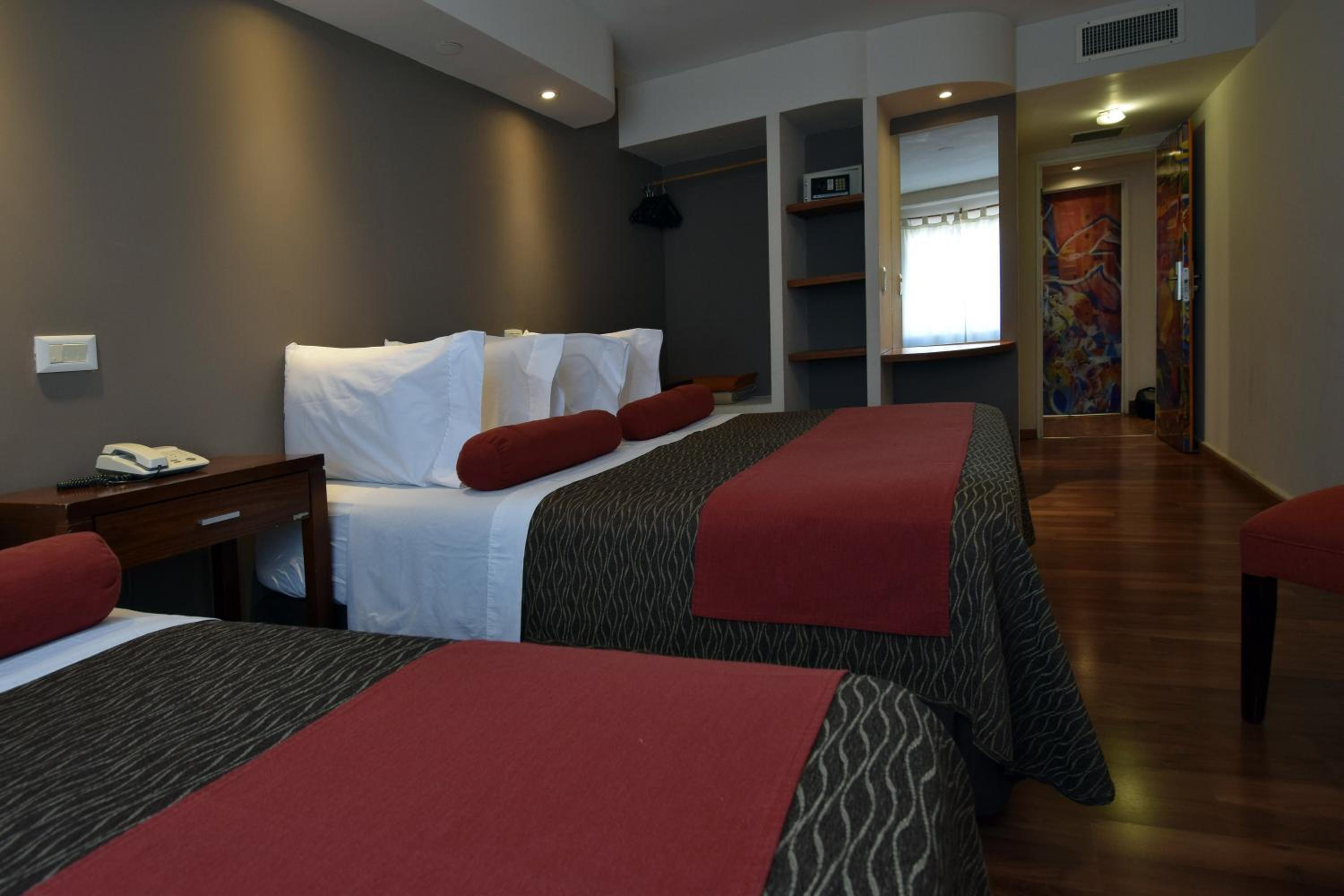 Superior Triple Room photo 2