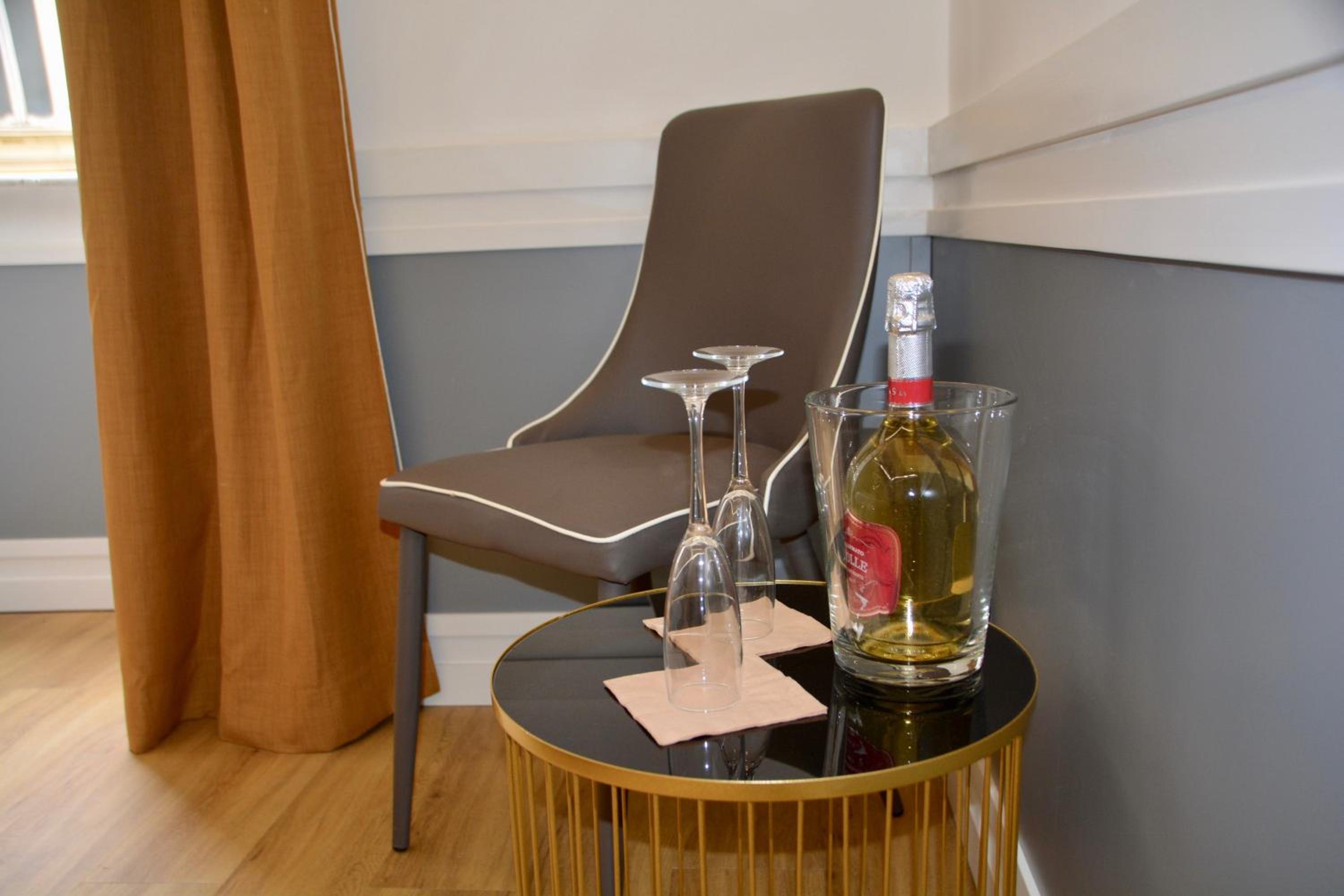 Deluxe Double or Twin Room with City View photo 2