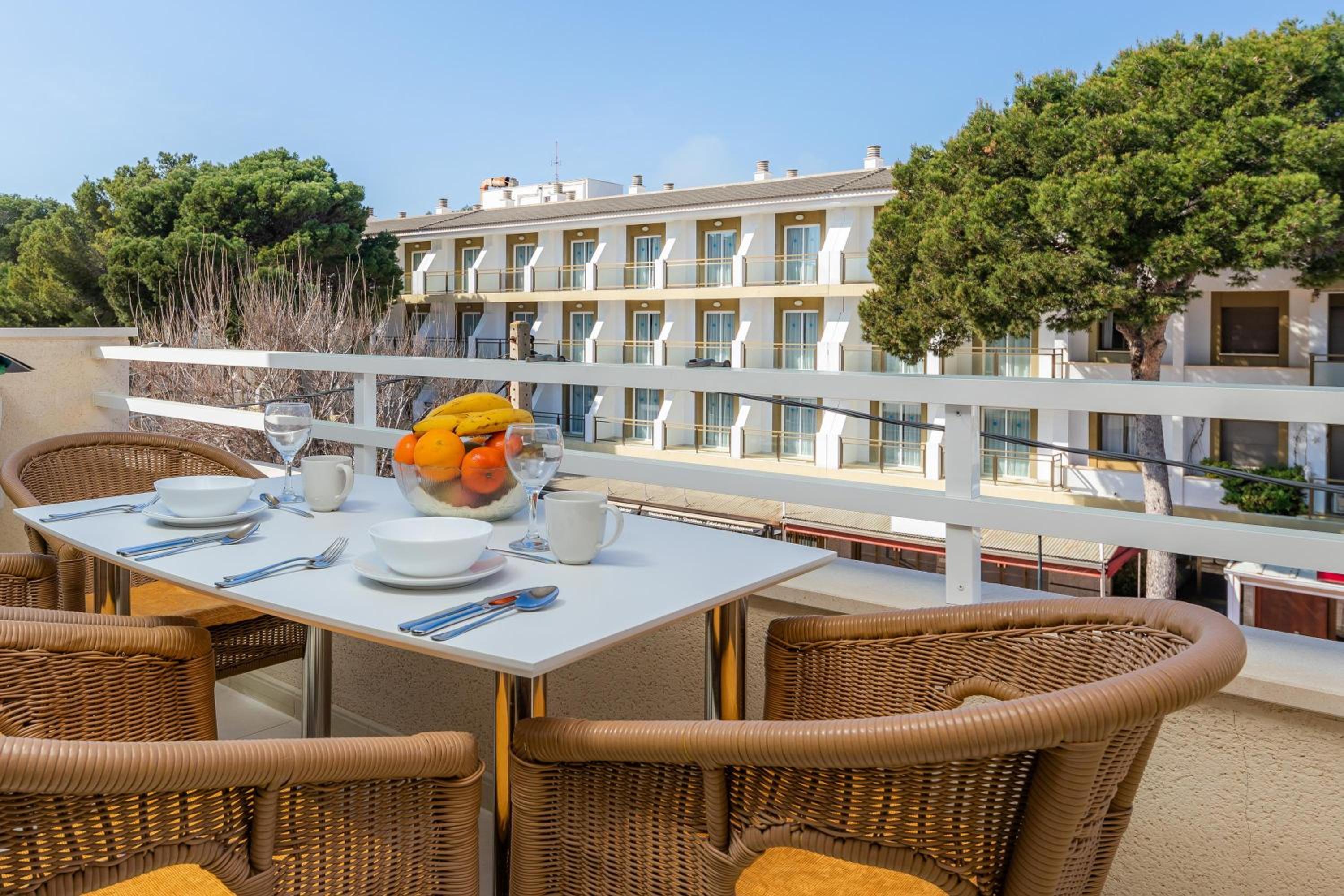 Two-Bedroom Deluxe Apartment with Balcony photo 2