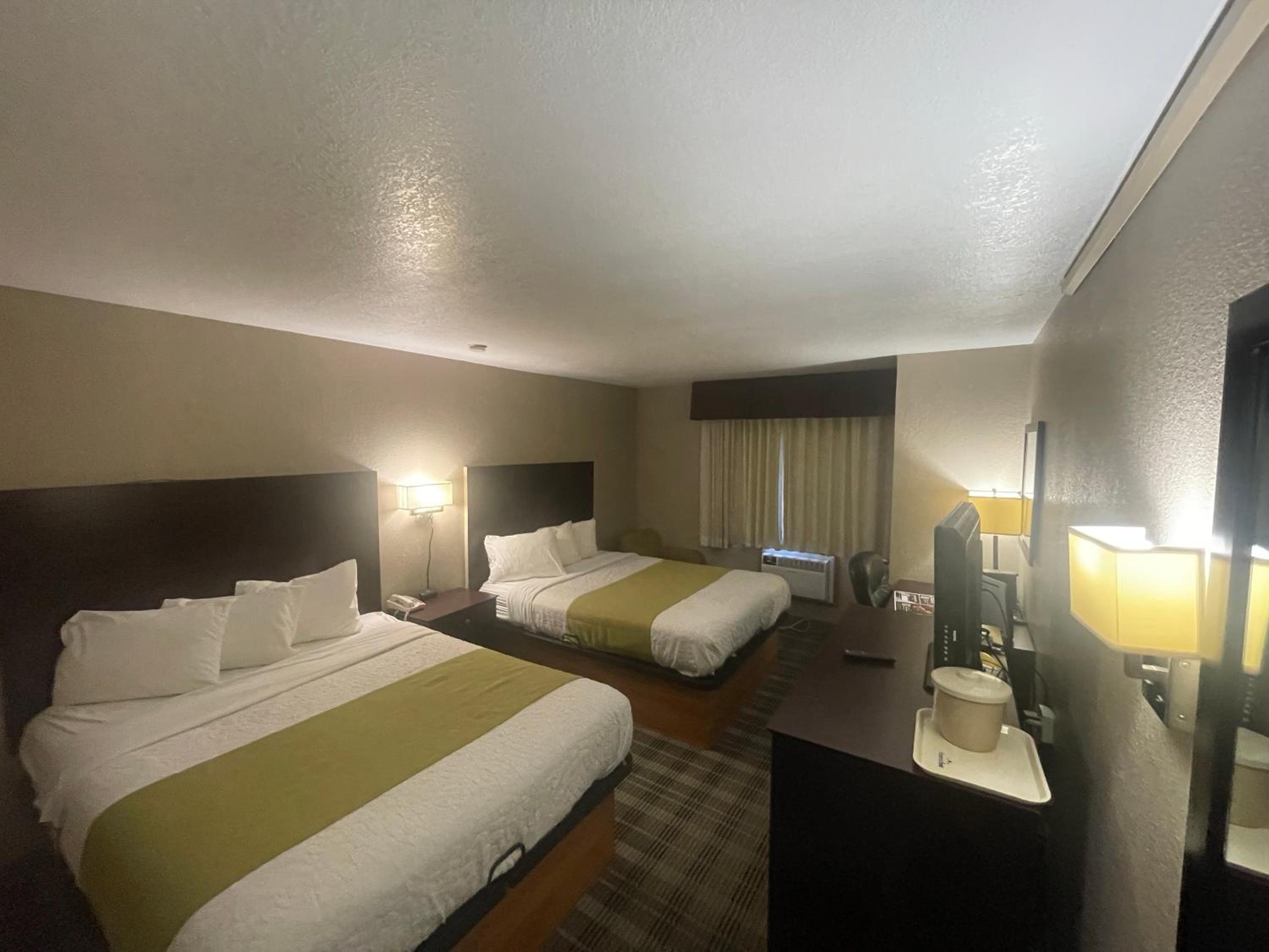 Quadruple Room with Two Queen Beds - Non Smoking