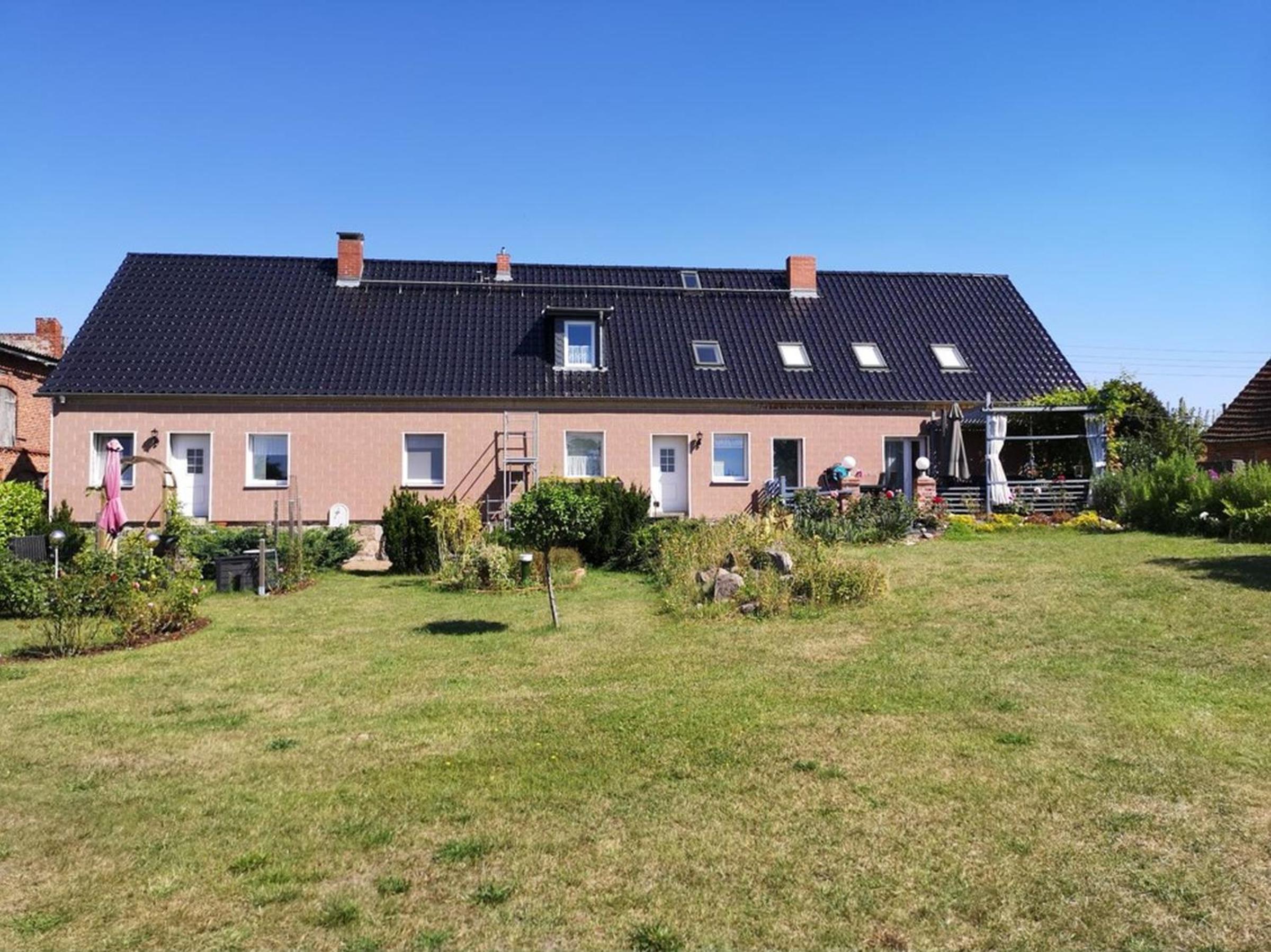 Two-Bedroom Deluxe Apartment with Garden View photo 2