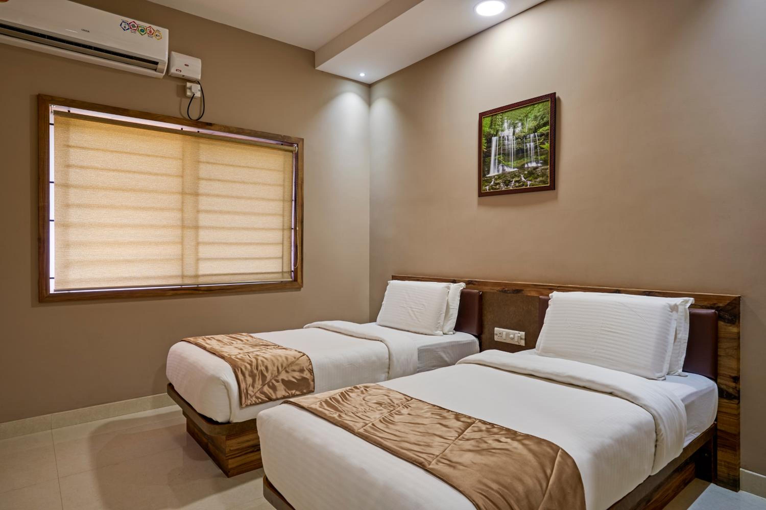 Two-Bedroom House photo 3