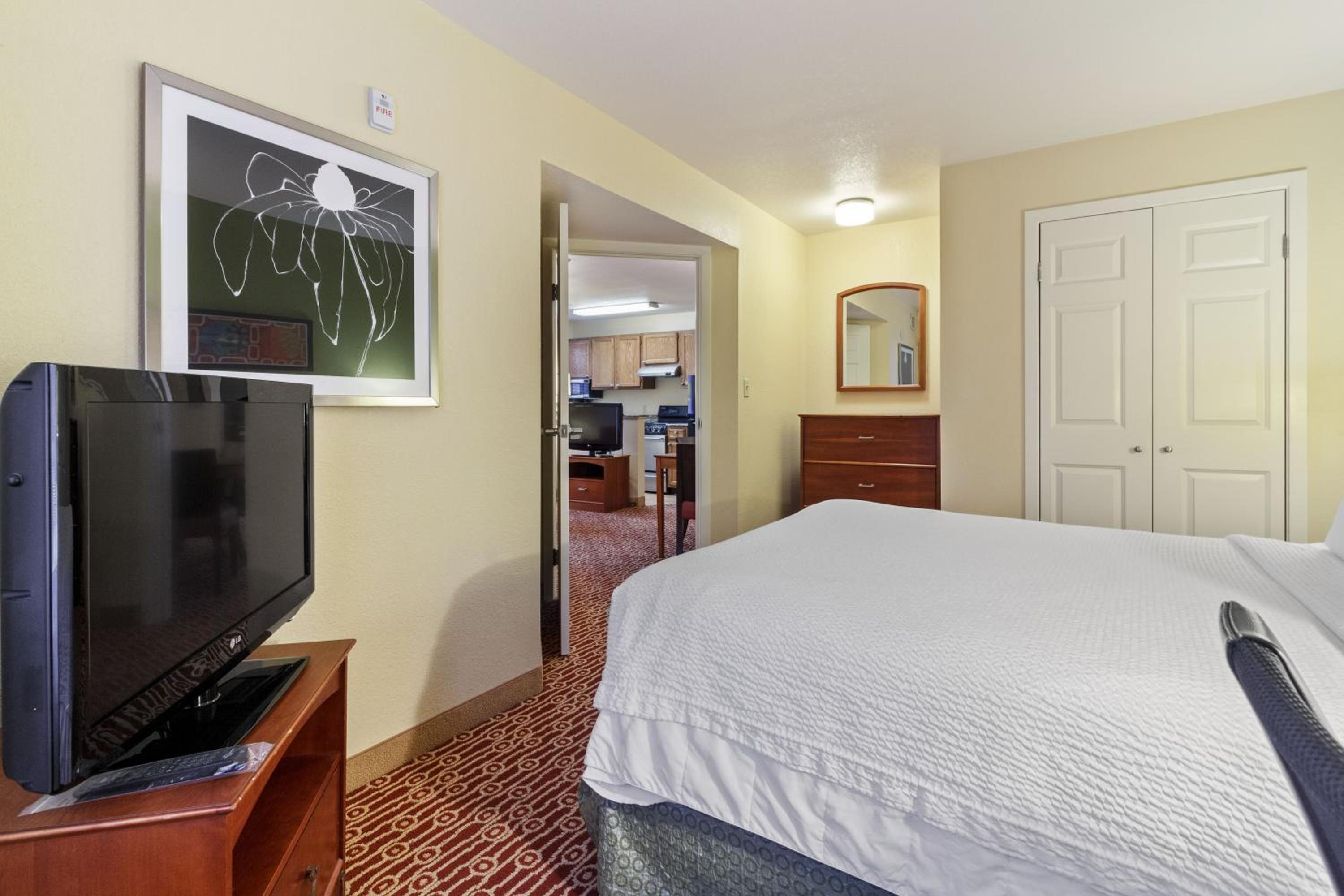 2 Bedroom Suite 2 Queen Beds Non-Smoking - Photo 3