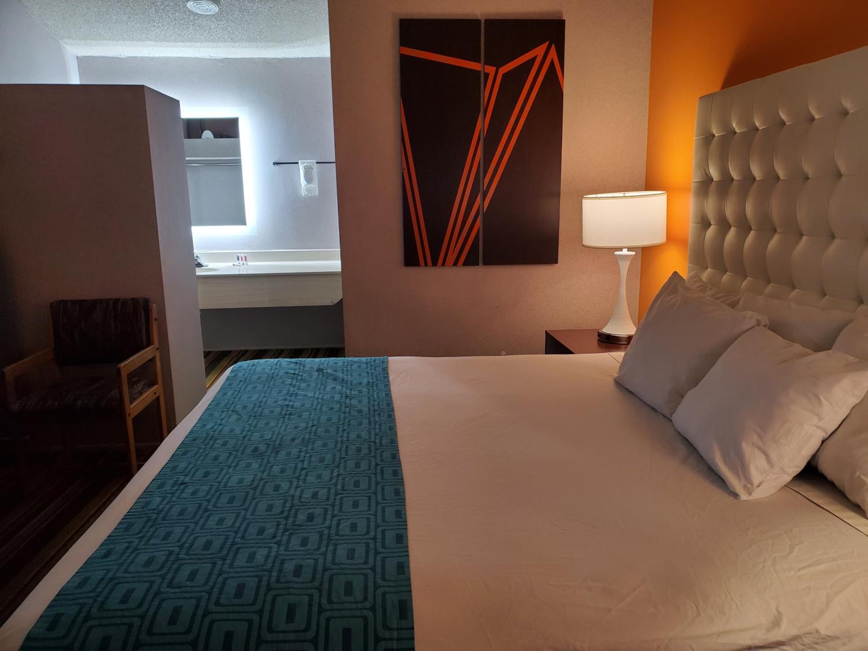 King Room - Non-Smoking - Photo 1