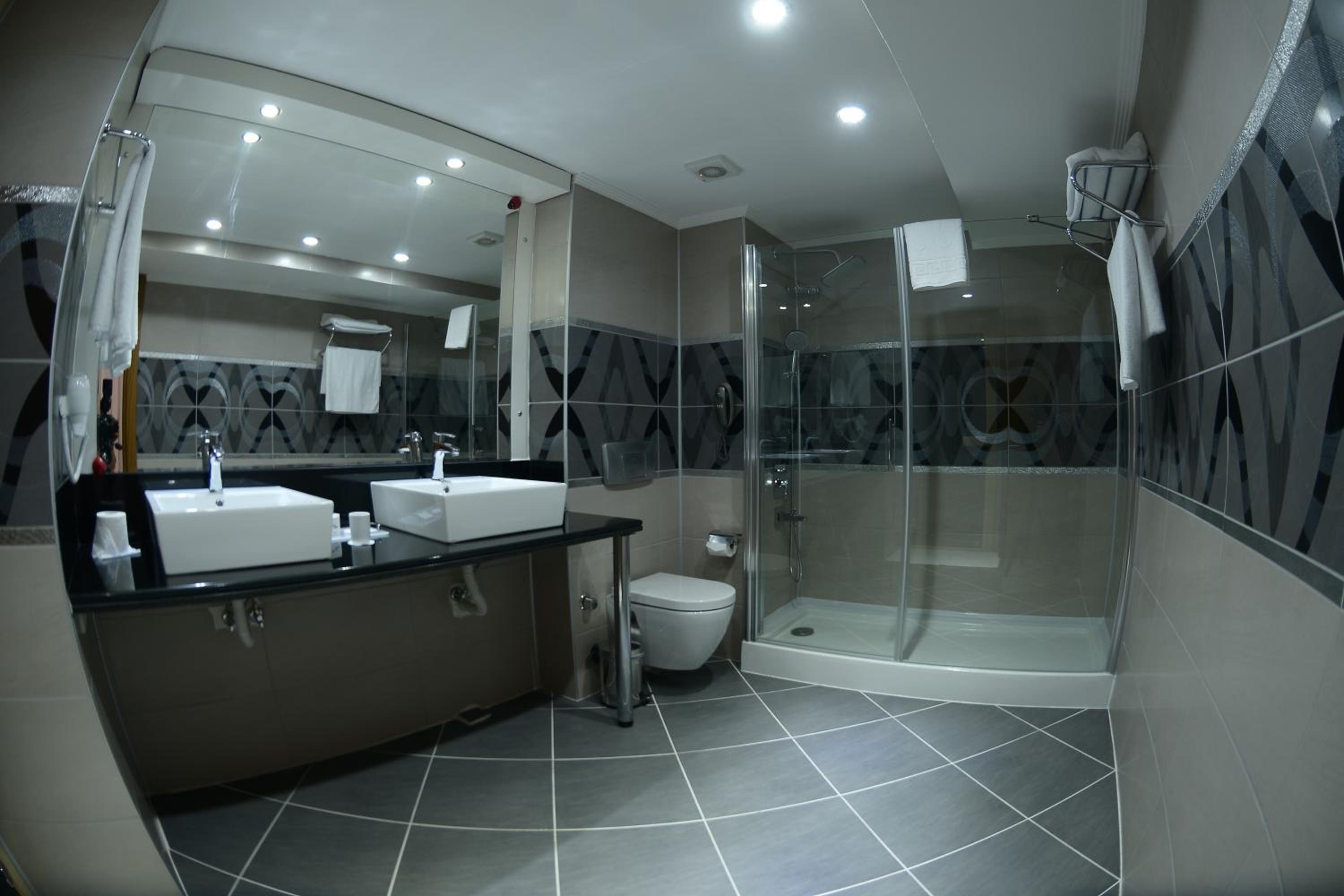 Luxury Quadruple Room thumbnail 6