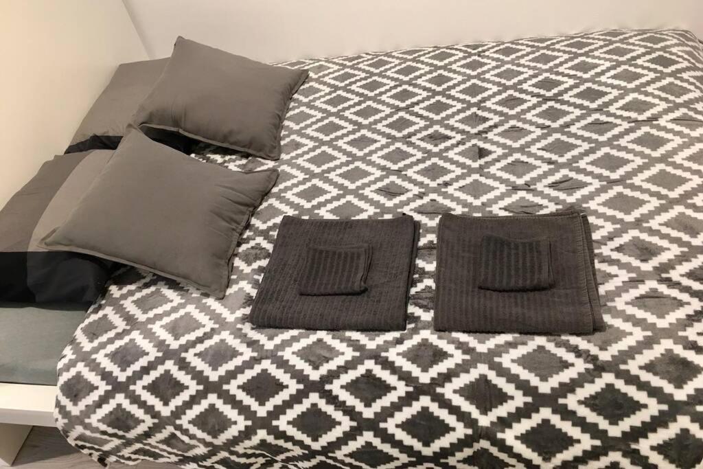One-Bedroom Apartment - Photo 9