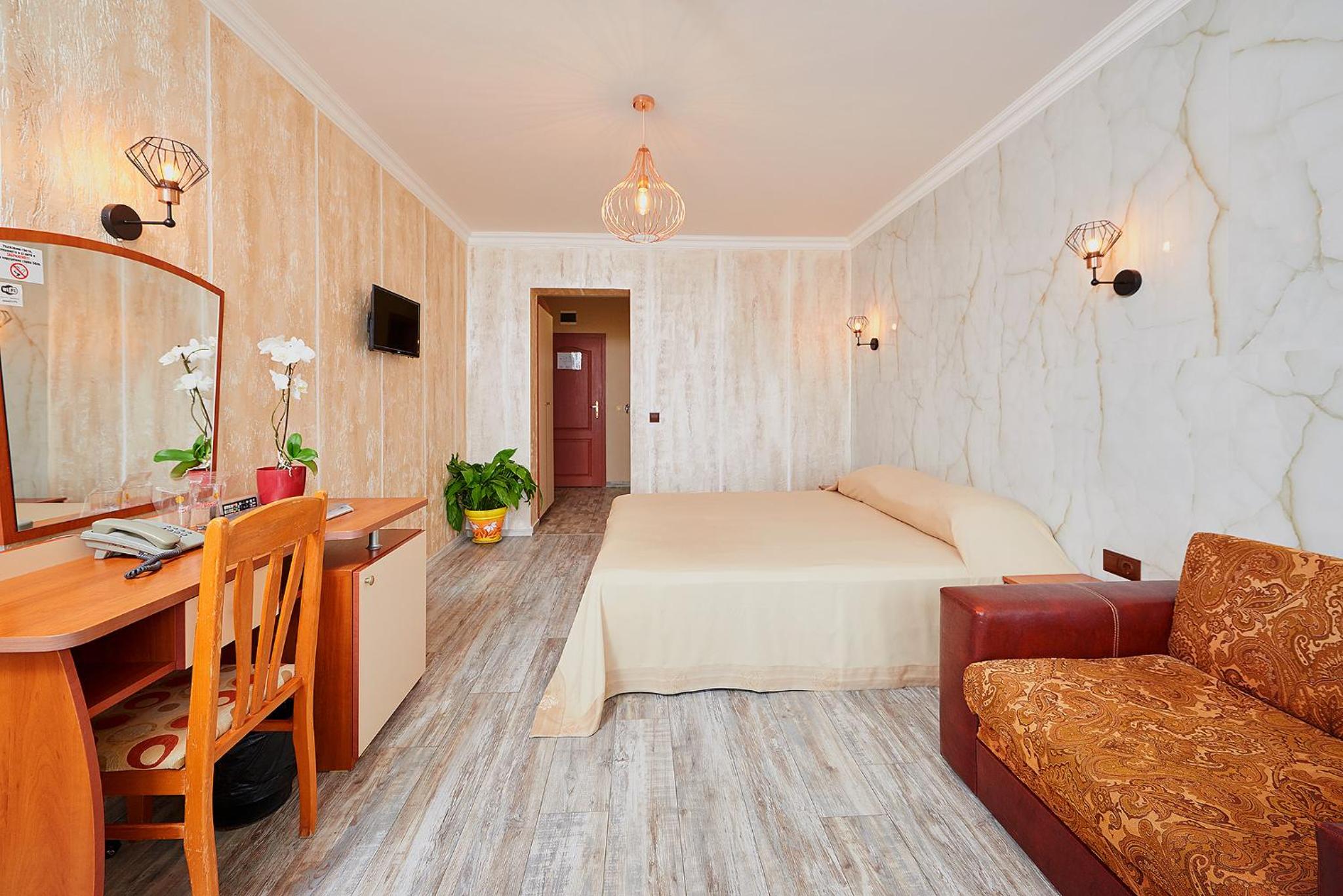 Double Room with Balcony (2 Adults + 1 Child) photo 3