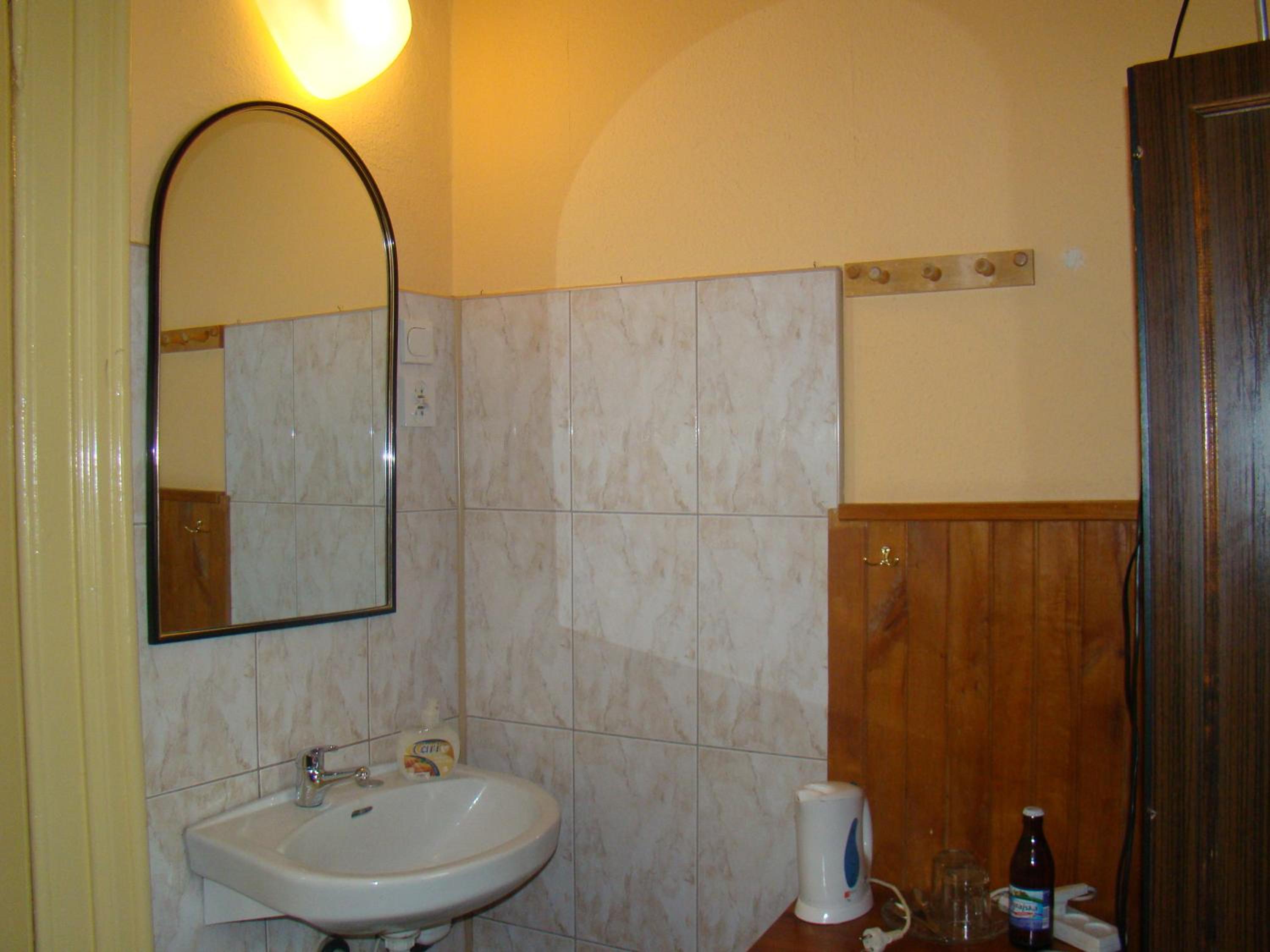 Twin Room with Shared Bathroom photo 3