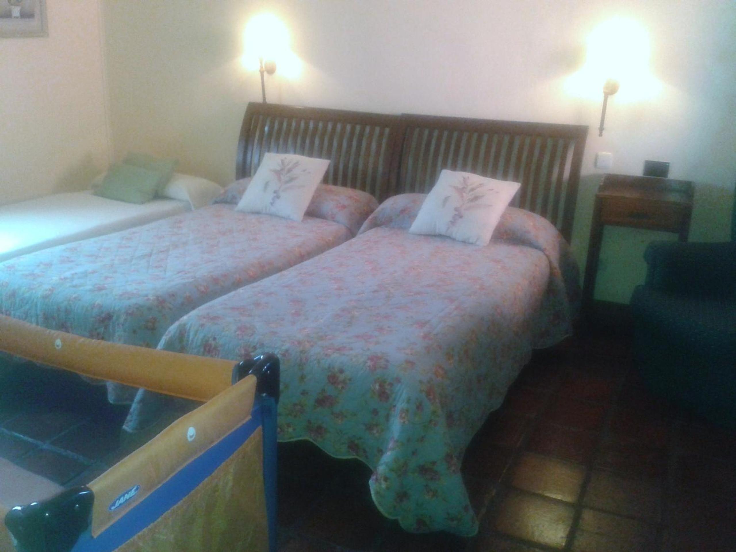 Habitación doble (2 adultos + 1 niño)