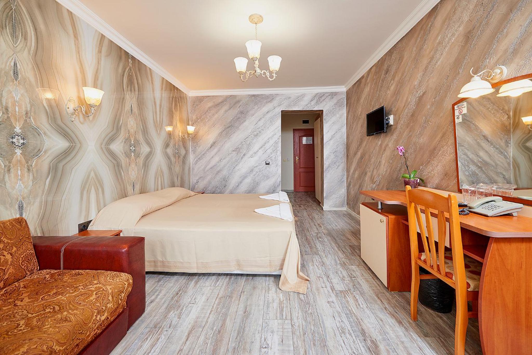 Double Room with Balcony (2 Adults + 1 Child) photo 1