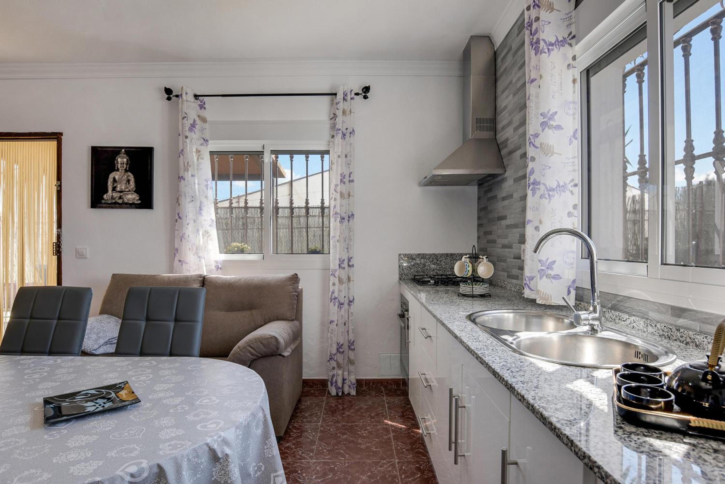 Two-Bedroom House - Photo 6