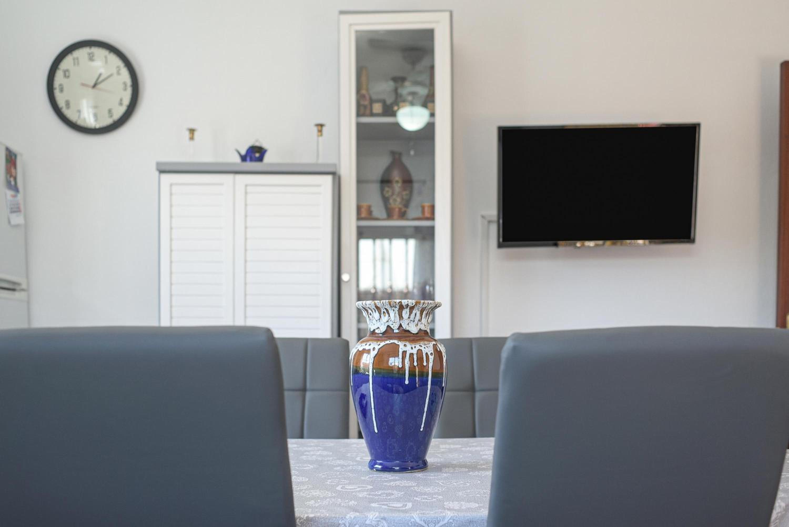 Two-Bedroom House - Photo 10